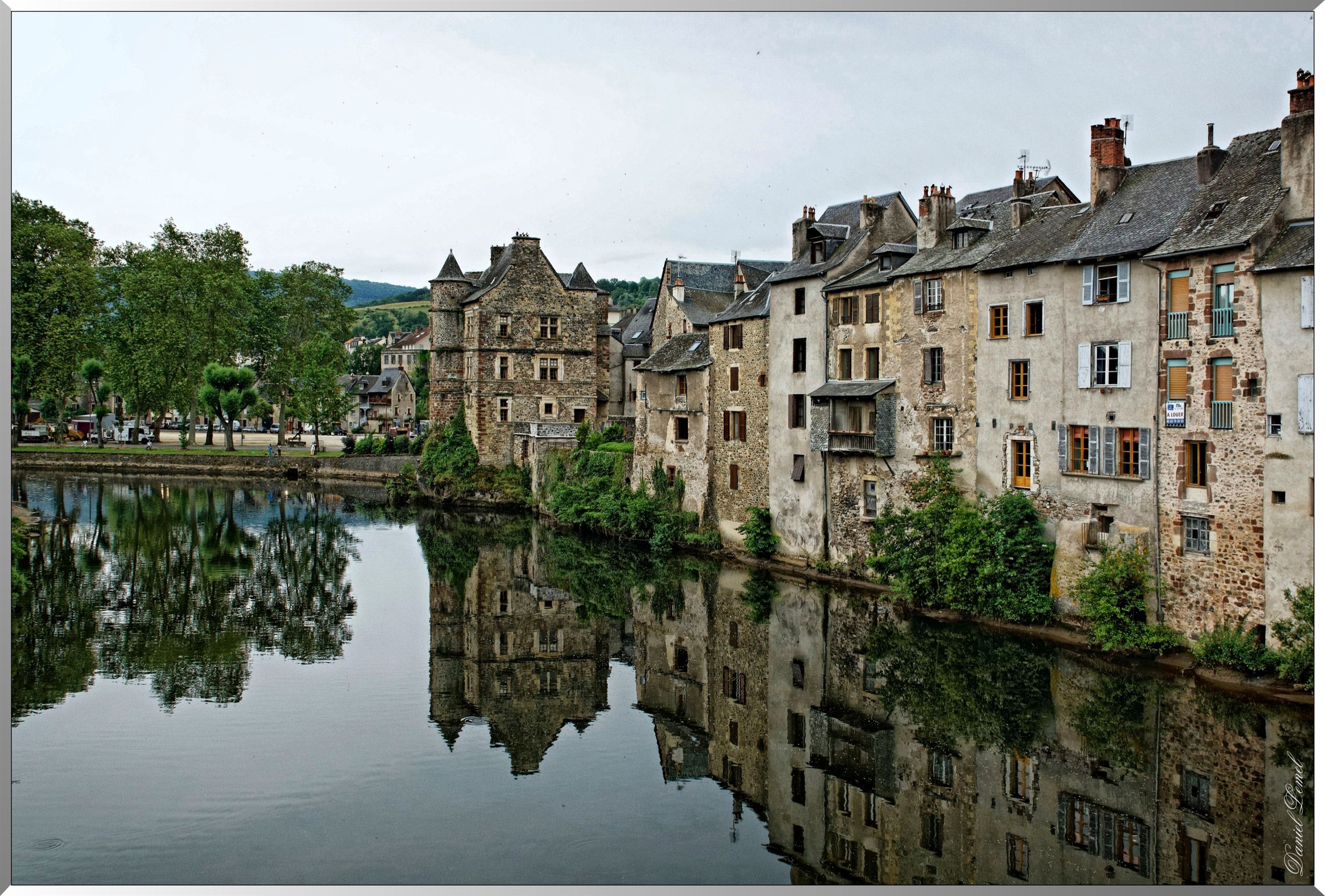 Maisons au bord du Lot
