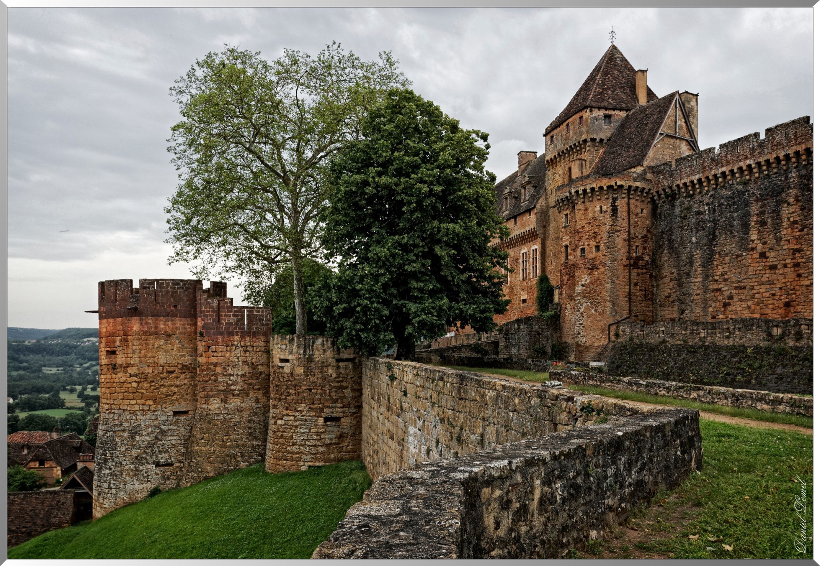 Extérieur de l'enceinte du château