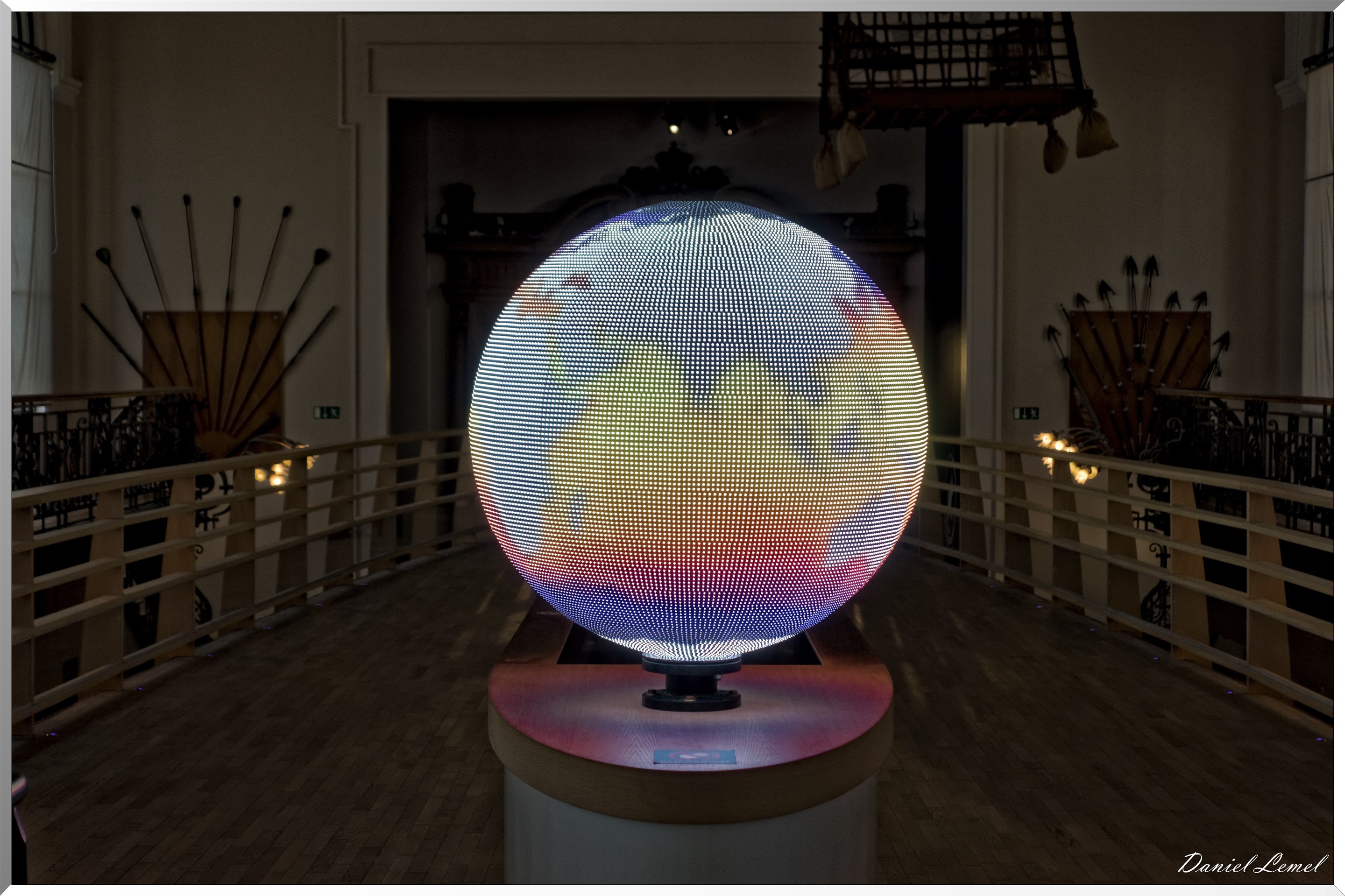 Salle du navire scénique - Globe terrestre