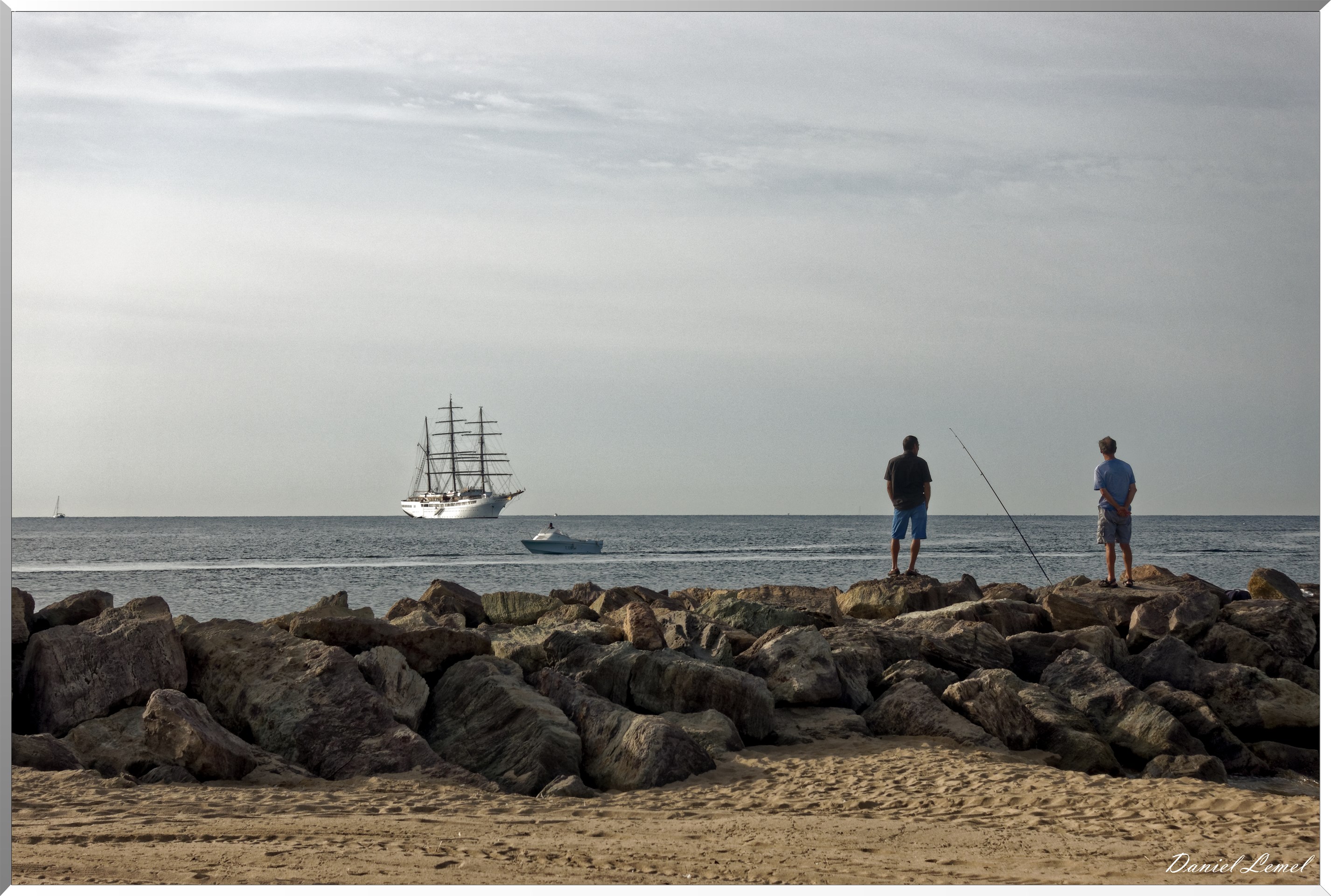 Pêcheurs et voilier