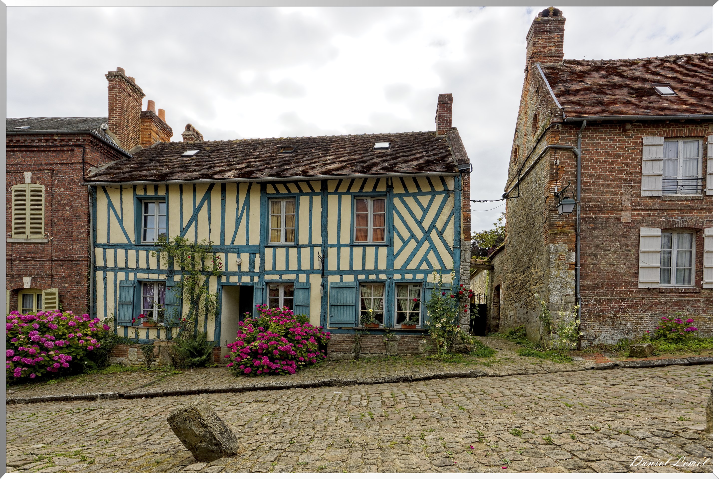 Maison à colombage bleu