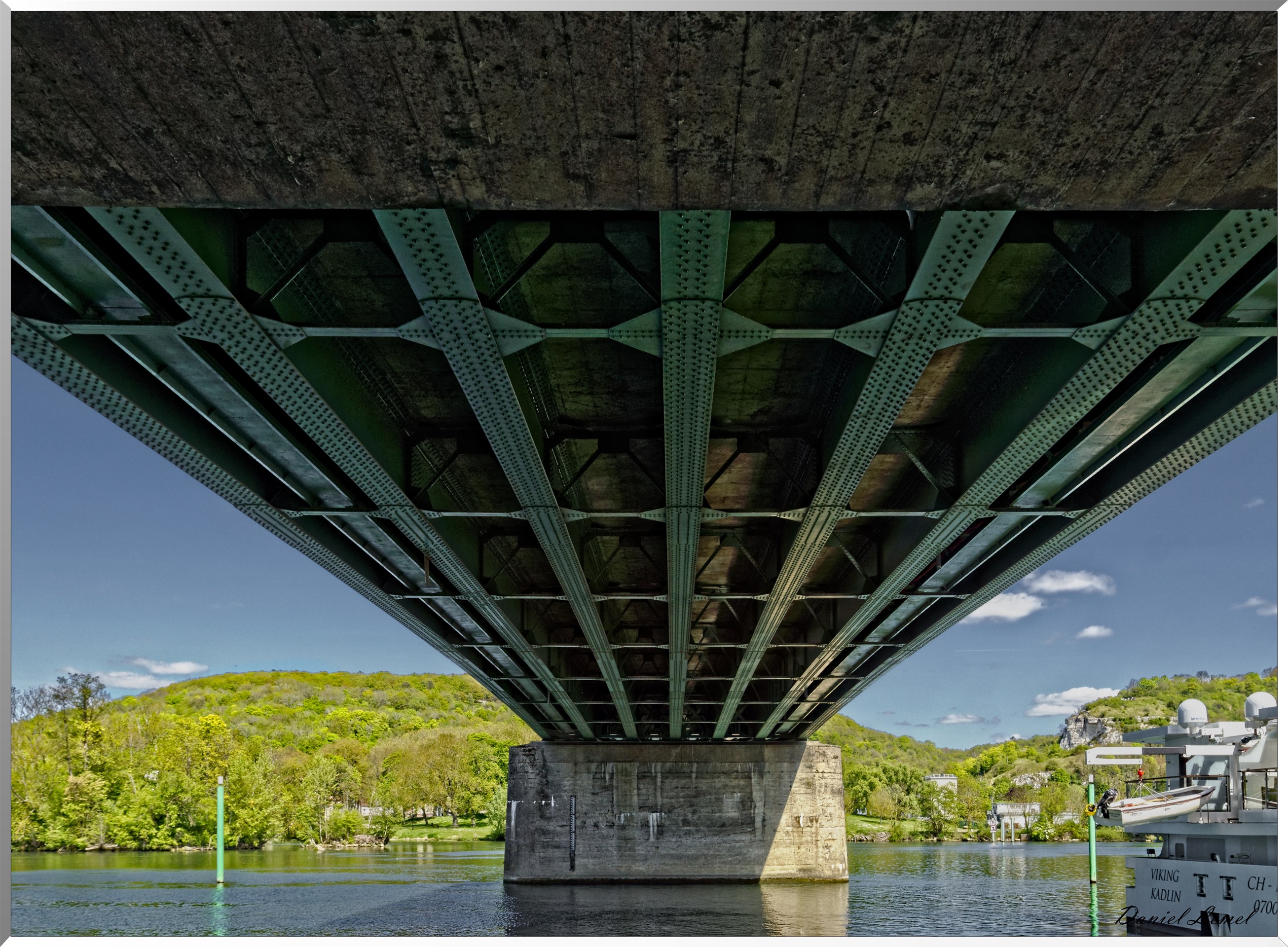 Par dessous le pont