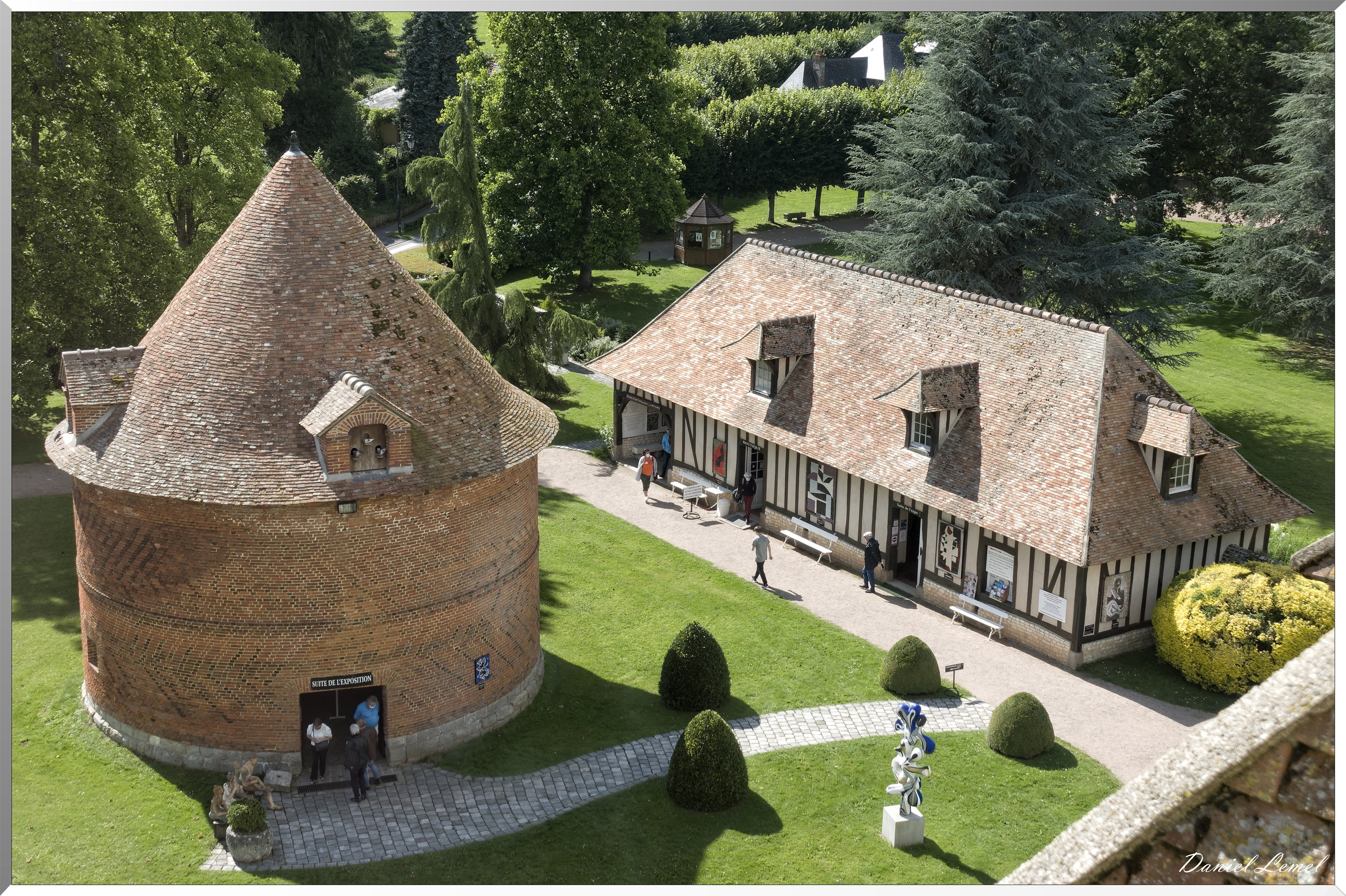 Le colombier vu du haut de la tour du château