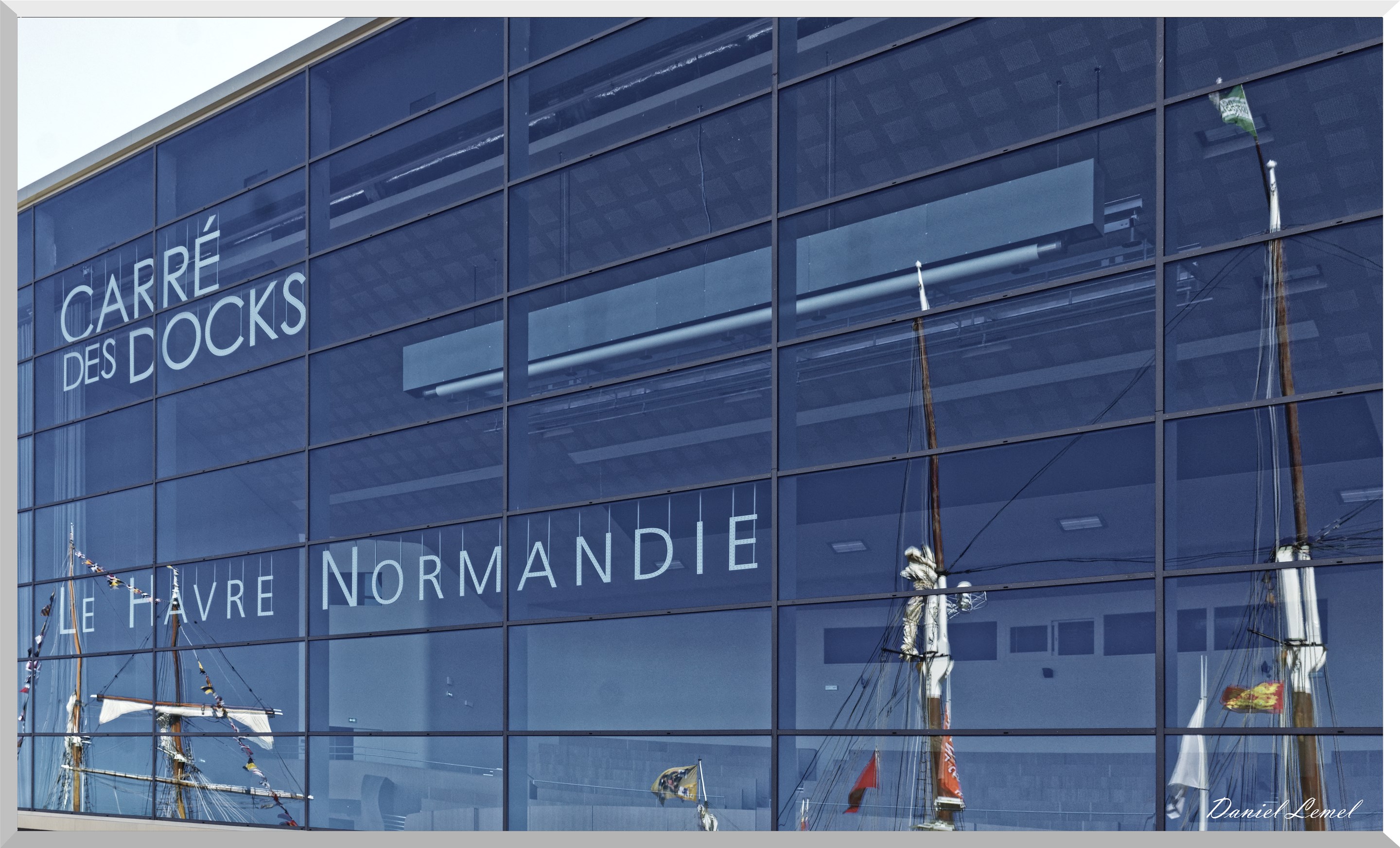 Façade extérieure Carré des Docks