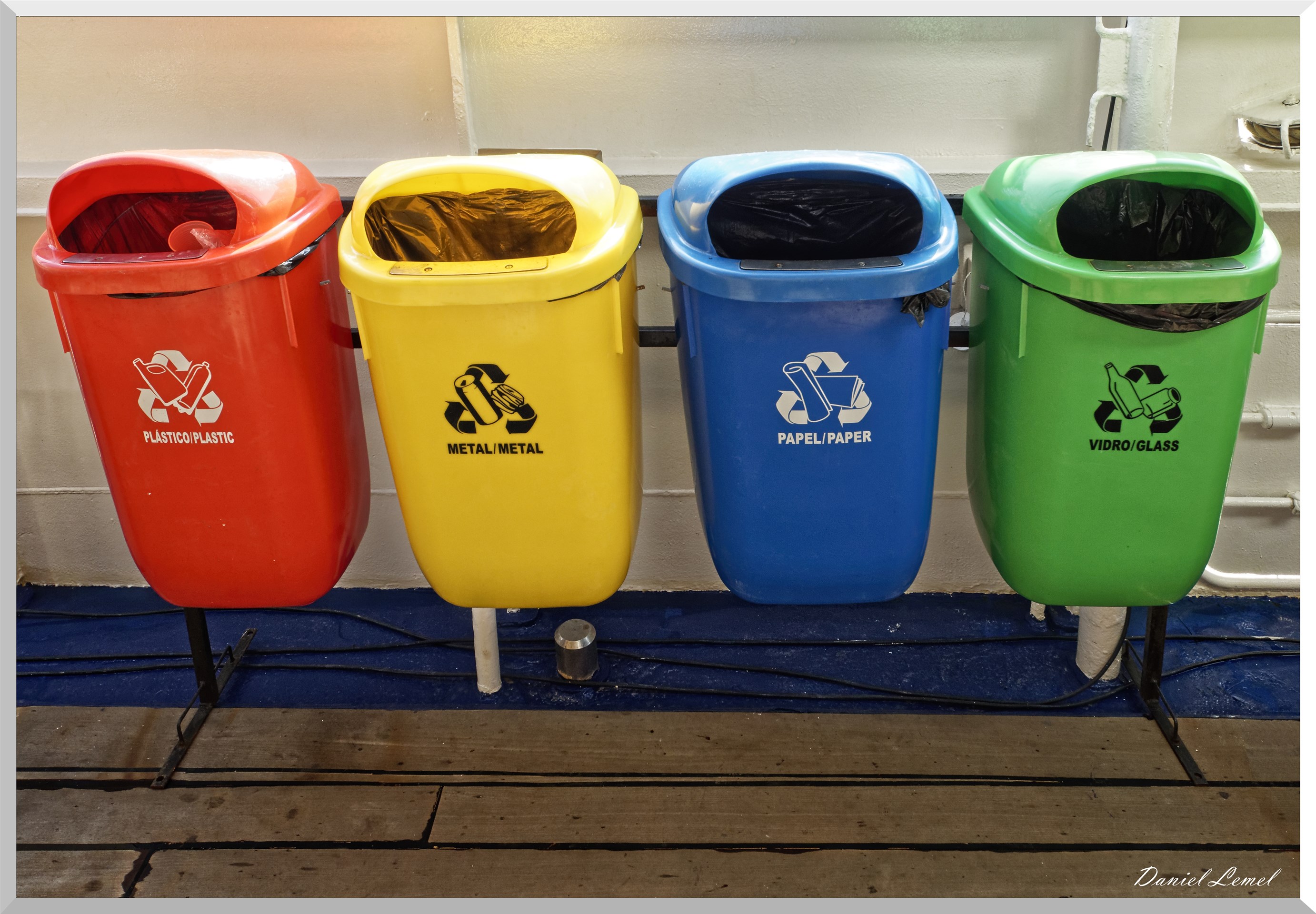 Le Shabab Oman II - Poubelles tri sélectif