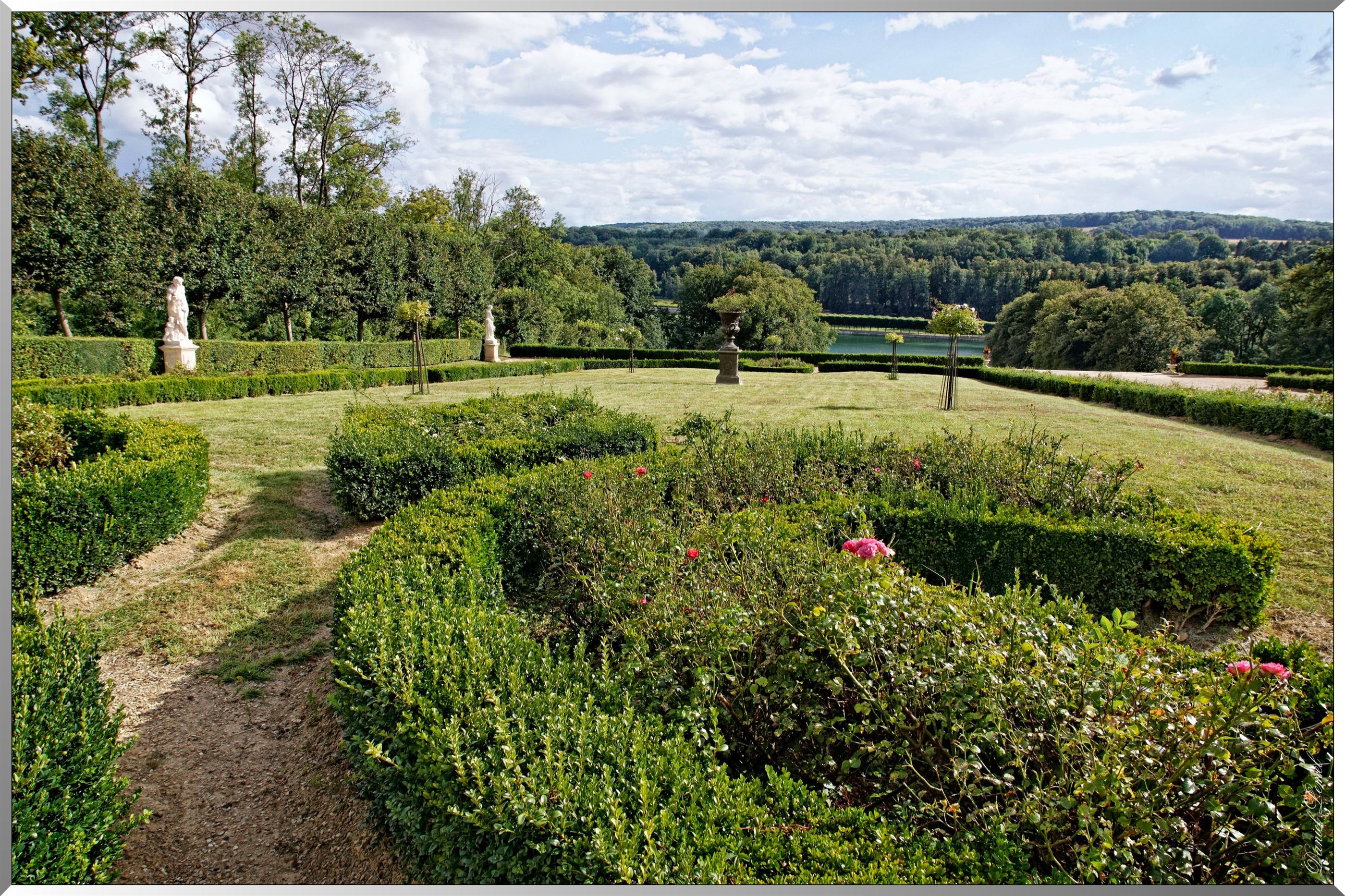 Vue devant le chateau