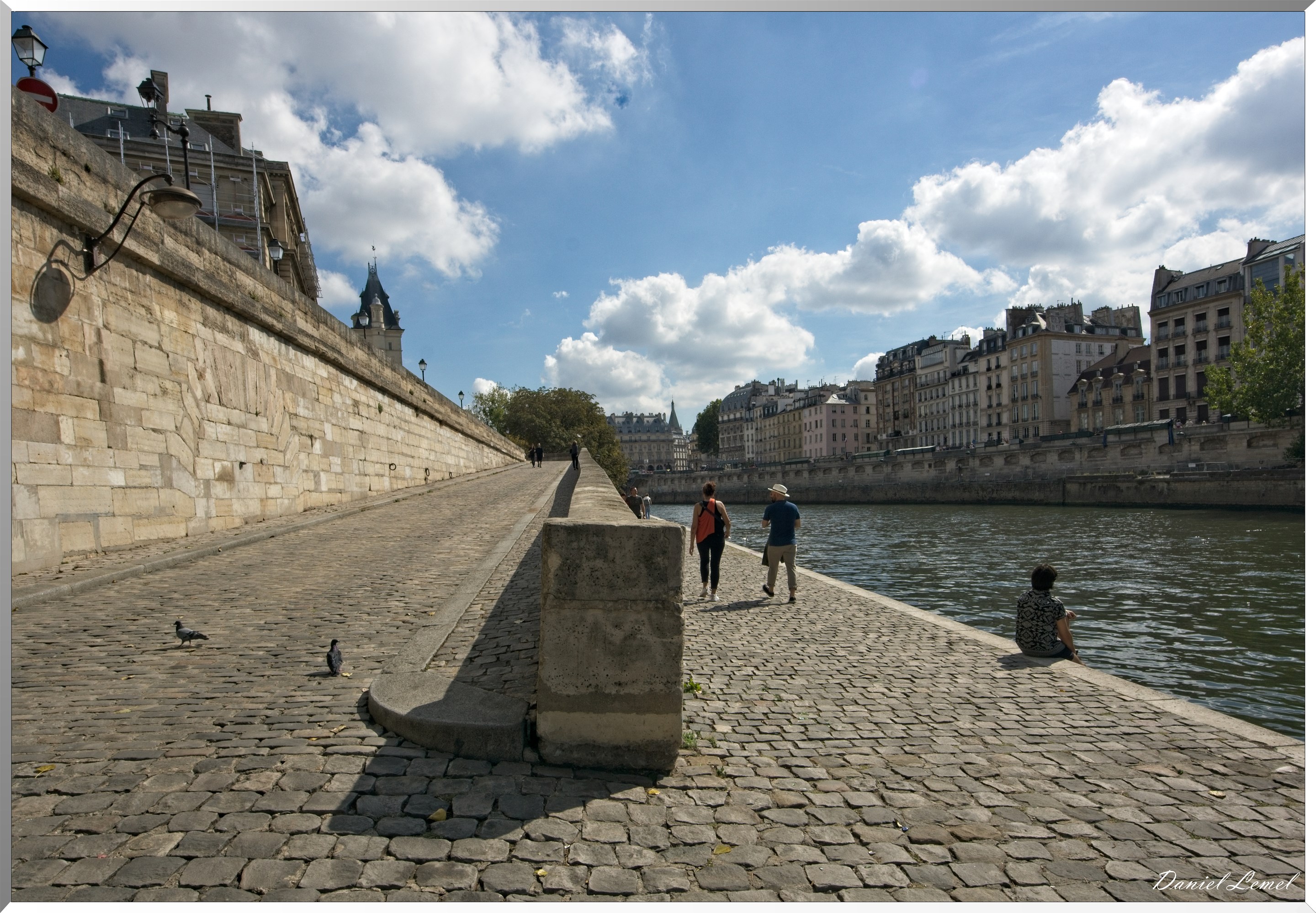 Vers le pont  Saint Michel