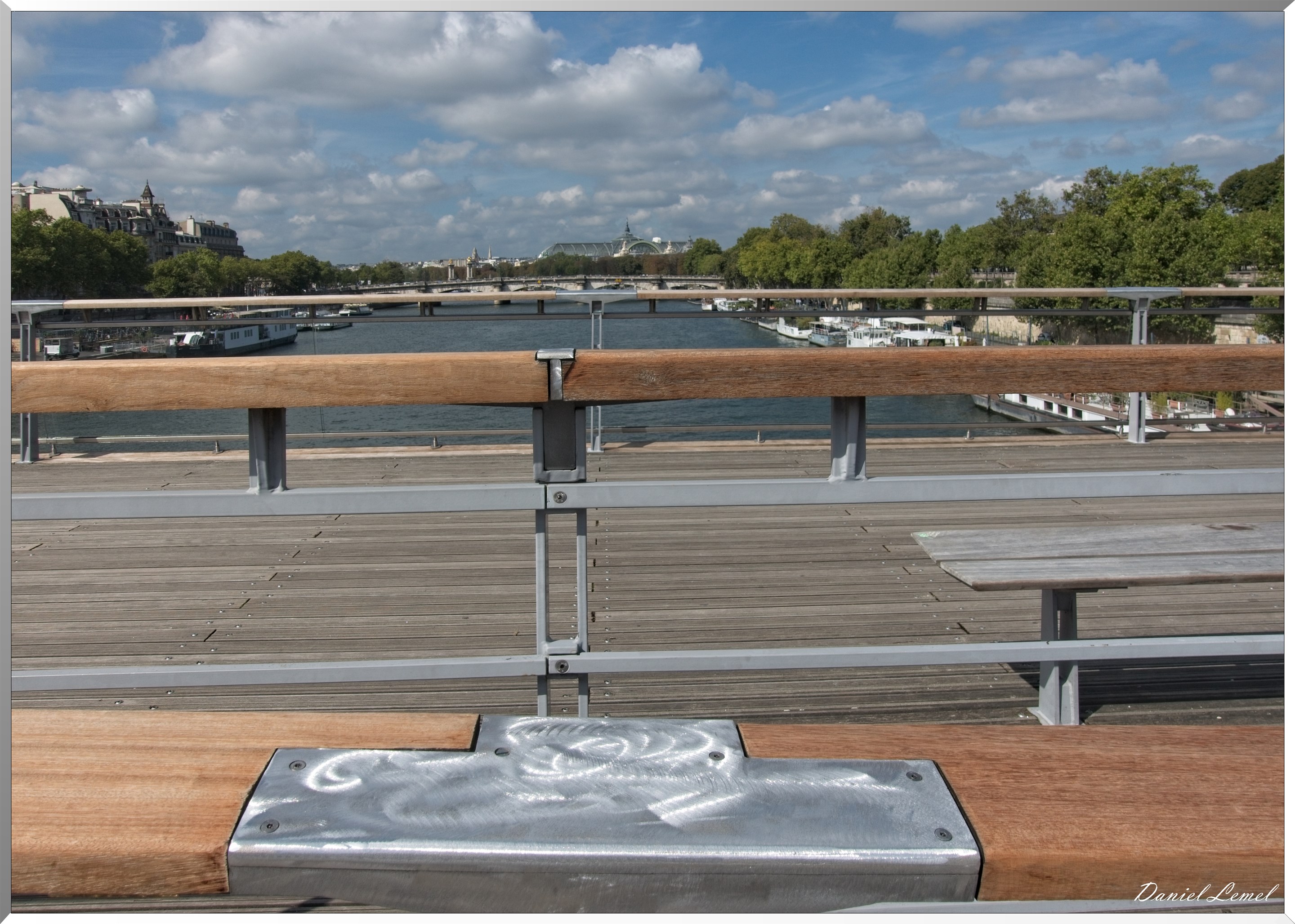 Le Pont de la Concorde vue de La passerelle Léopold-Sédar-Senghor (Pont de Solférino)