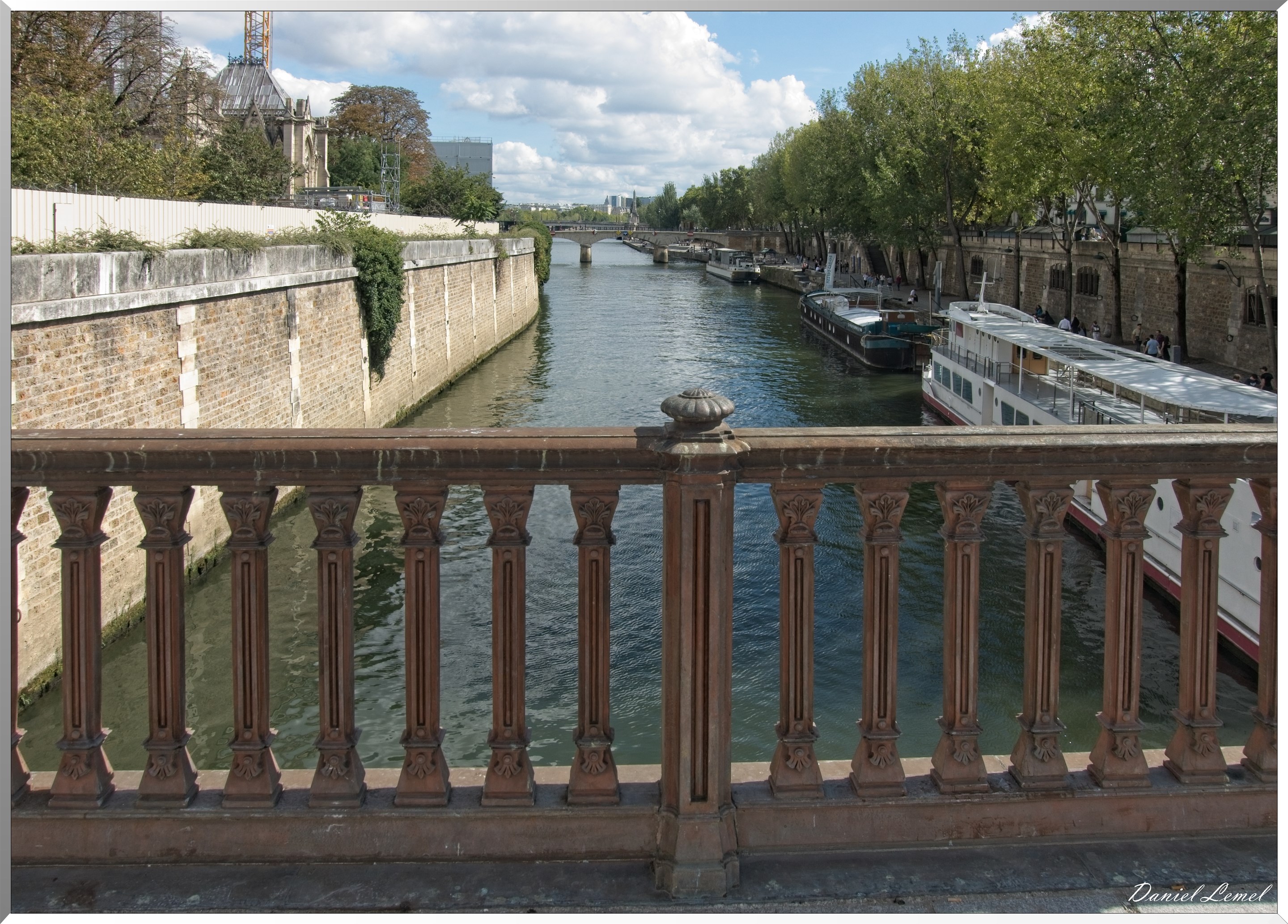 Le pont de l'Archevêché vue du pont au Double