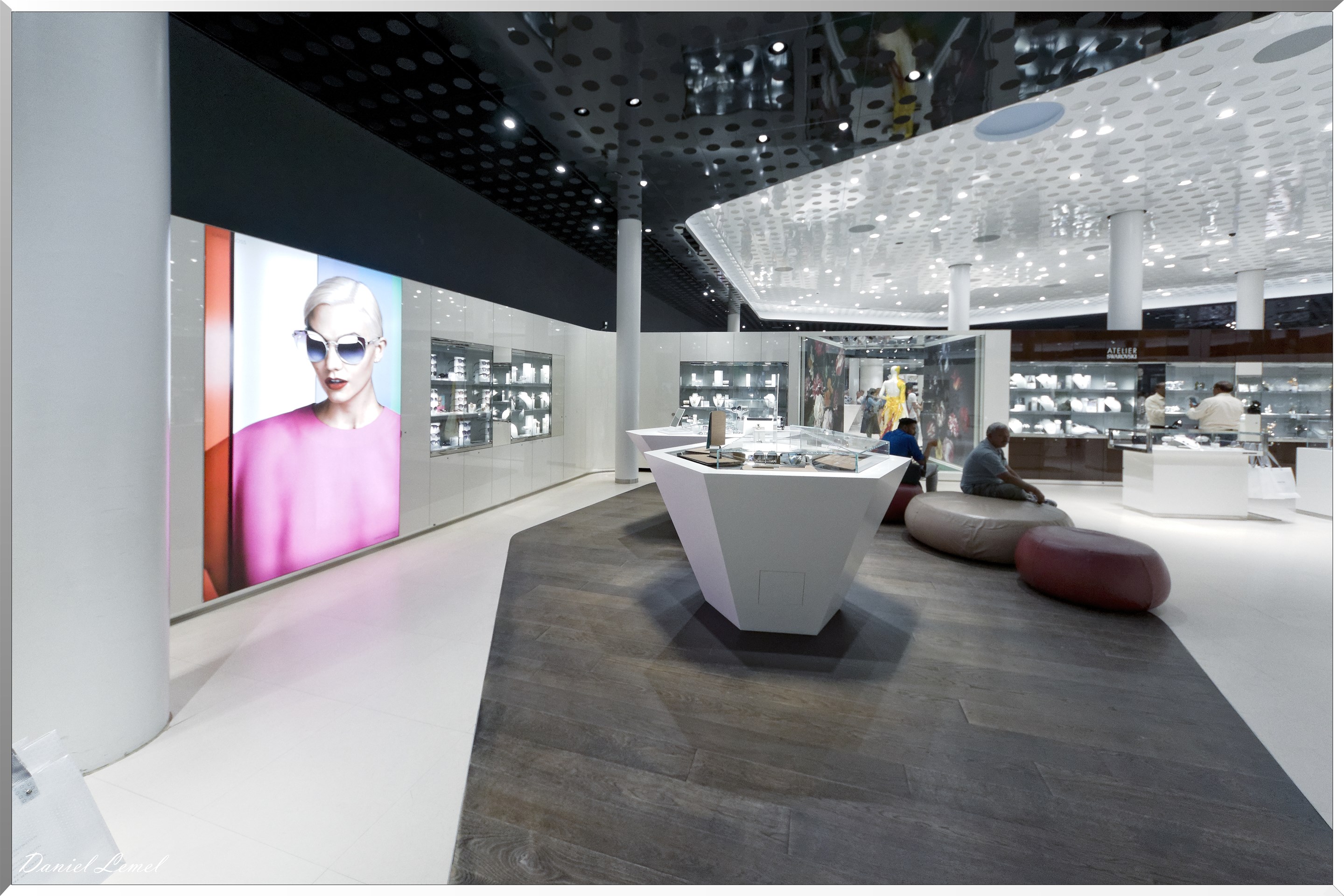 SWAROVSKI CRYSTAL WORLDS STORE