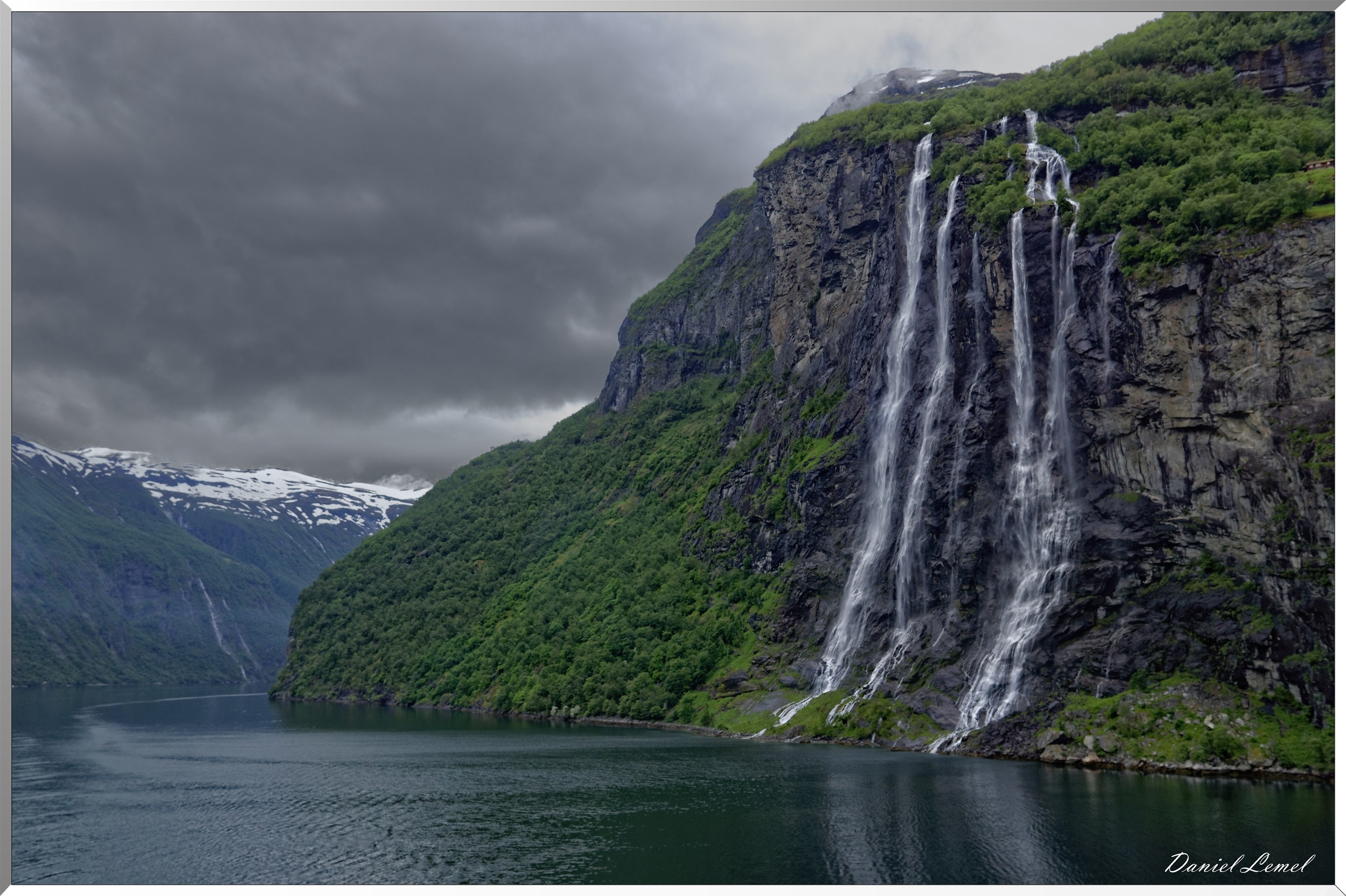 Sunnylvsfjorden - Cascade Bringefossen