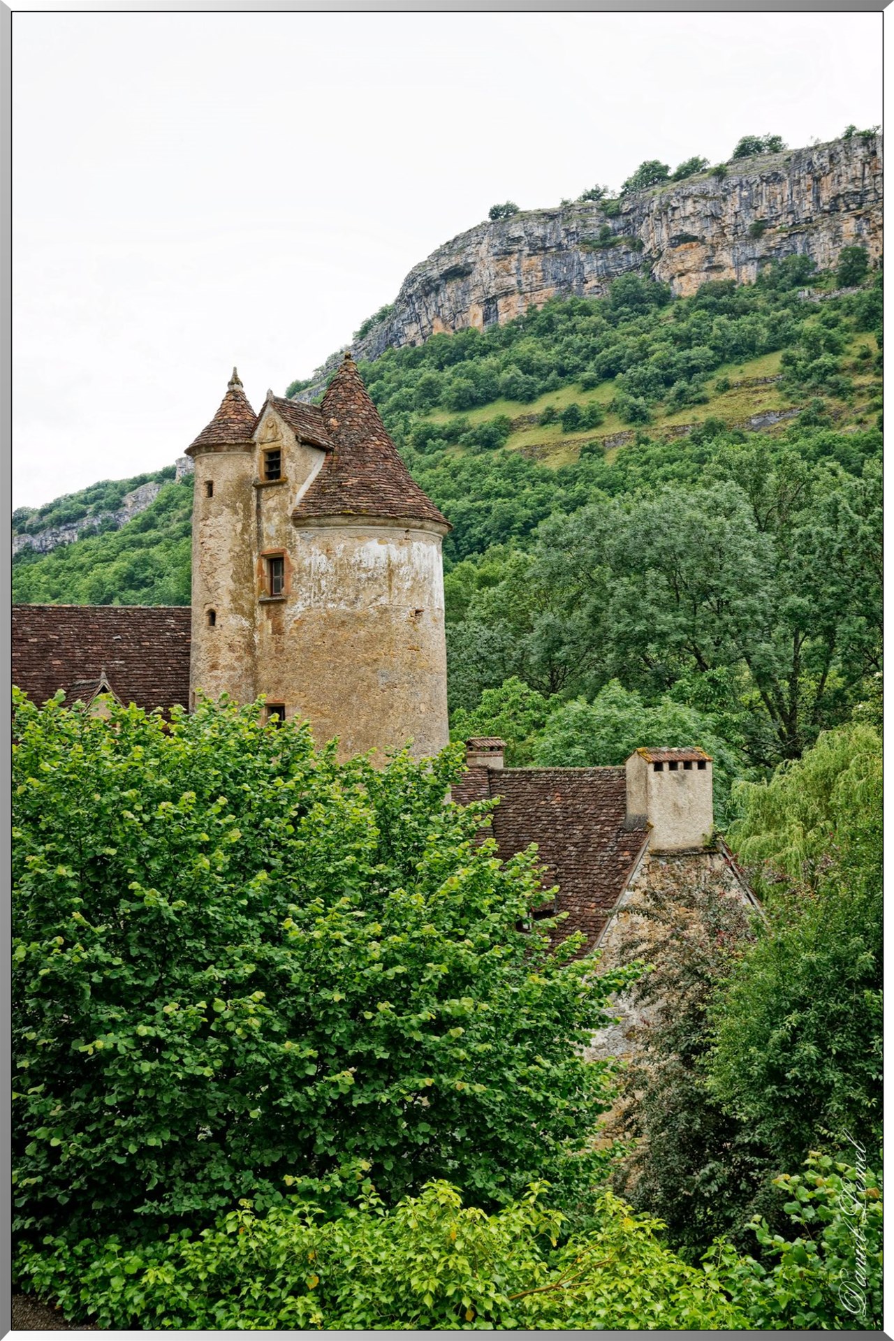 Tour du château de Limargue
