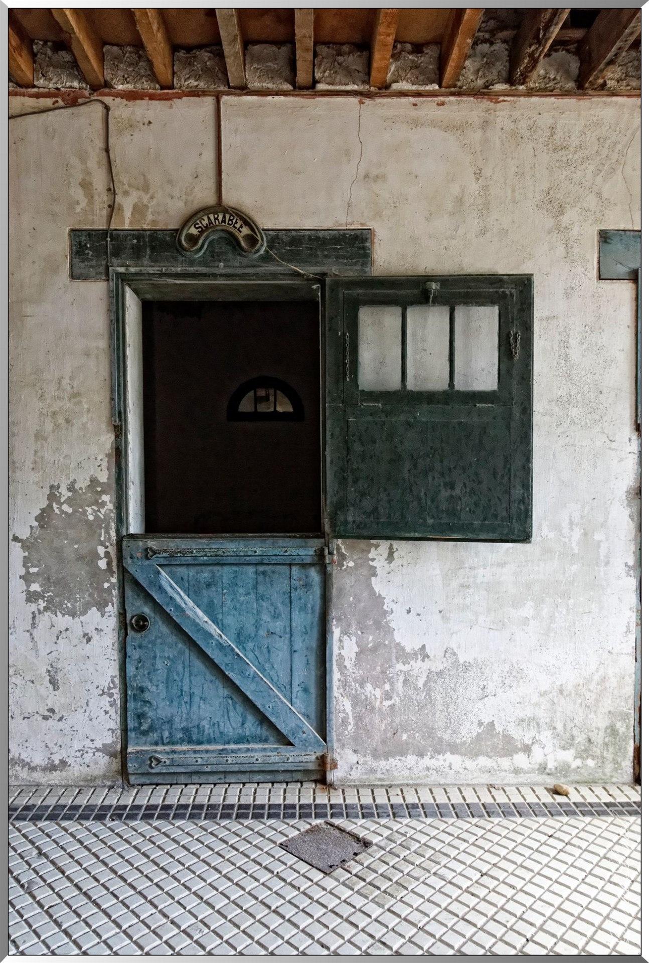 Porte dans ecurie