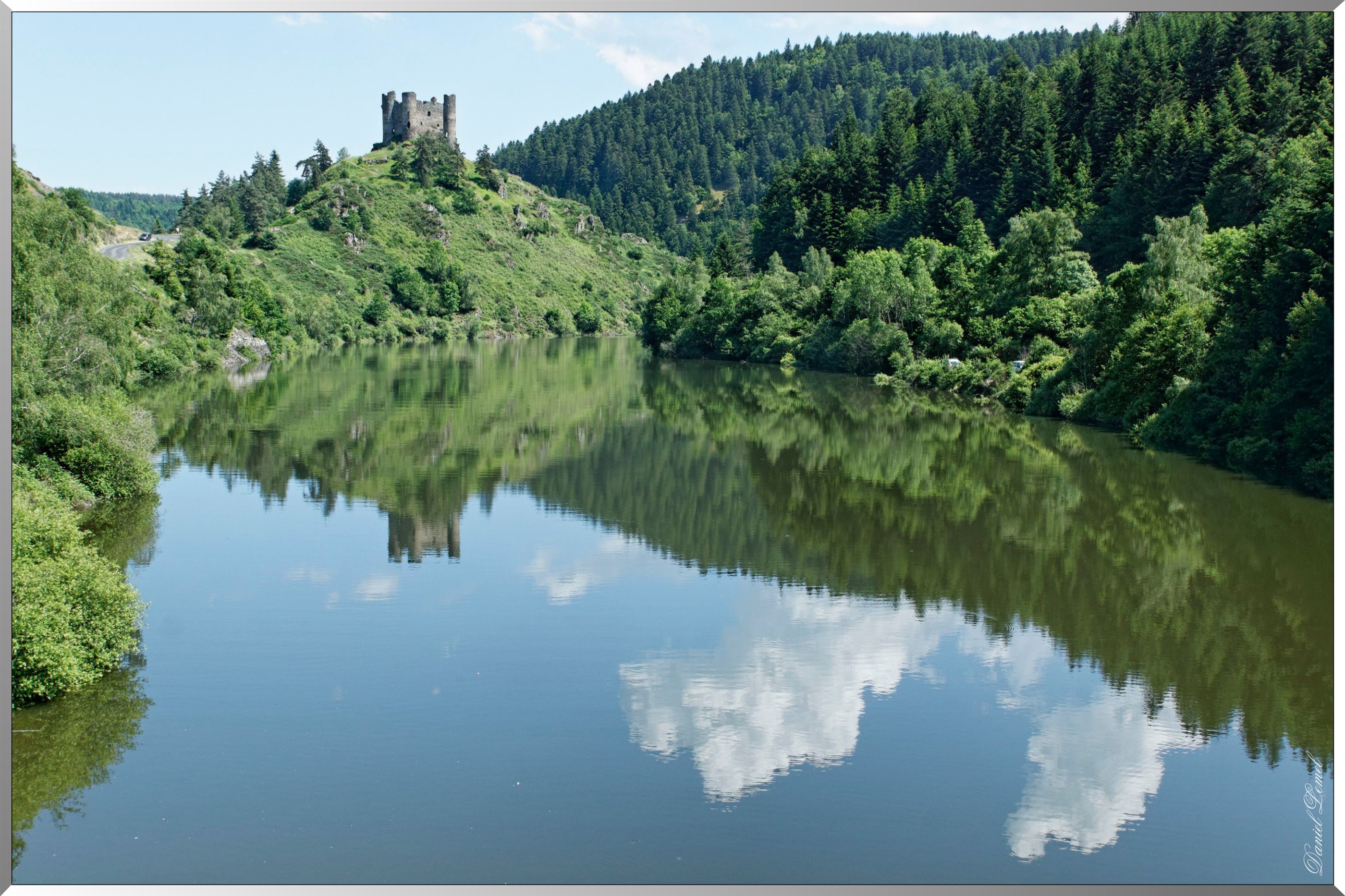 Château d' Alleuze - Nid d' Aigle fortifié