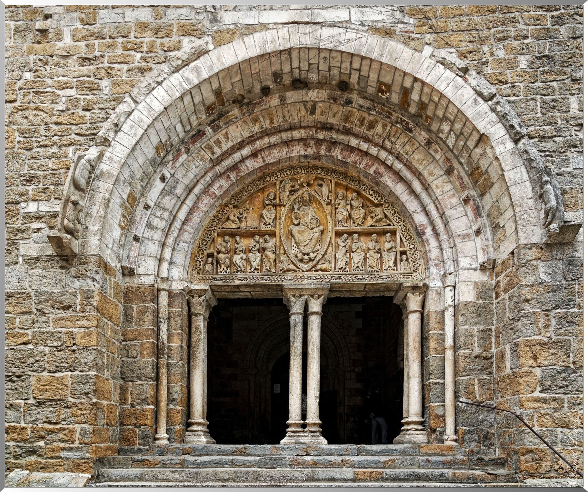 Tympan de l'église Saint-Pierre