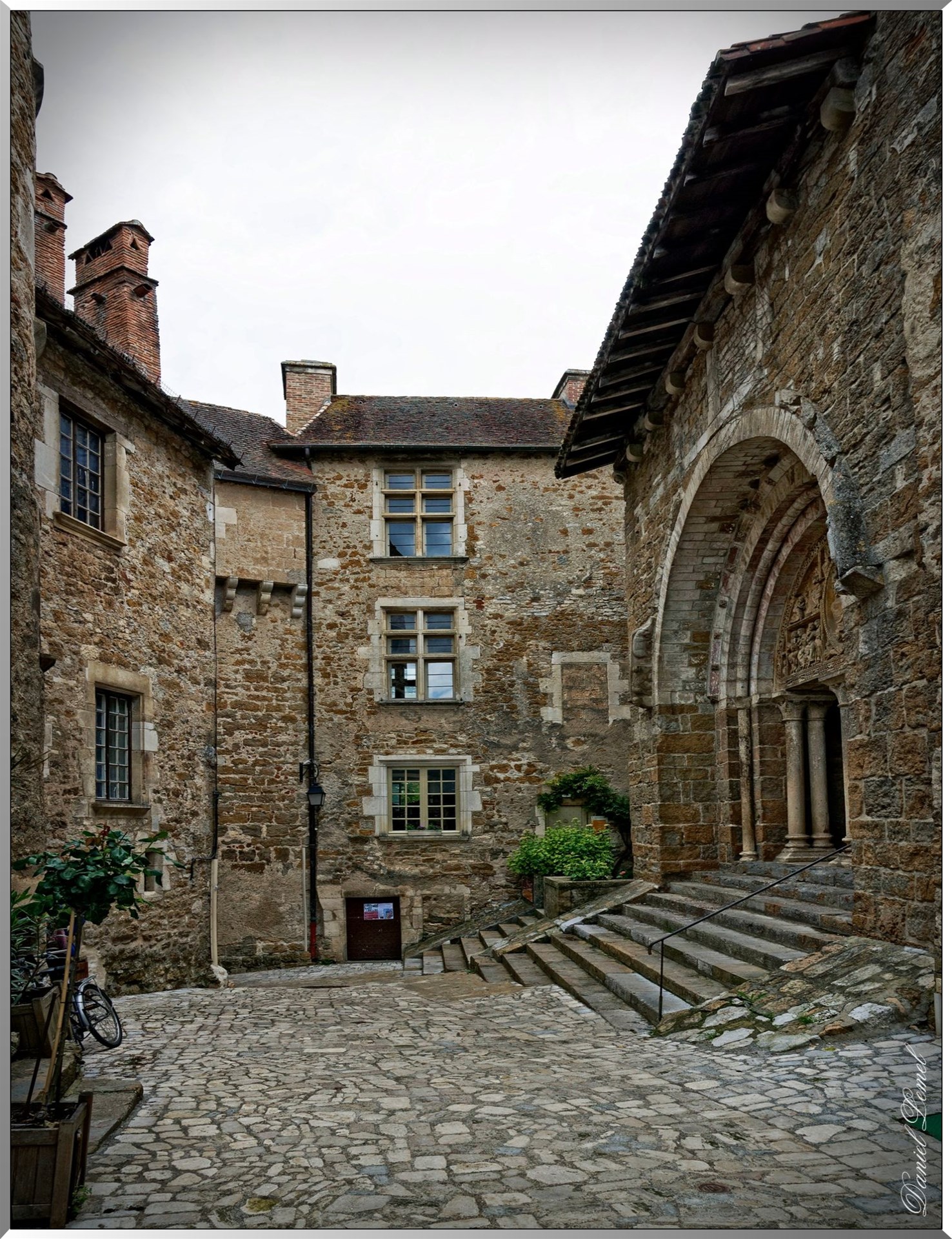 Entrée de l'église Saint-Pierre