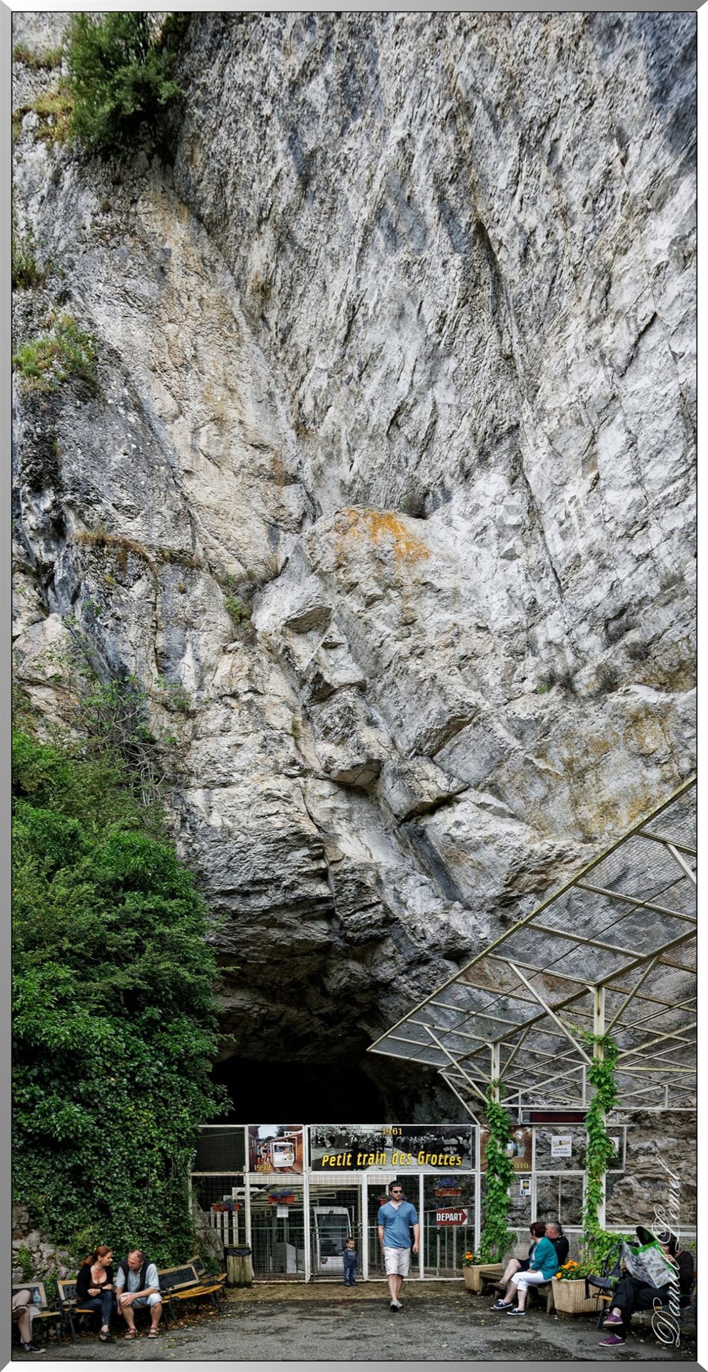 Entrée de la Grotte