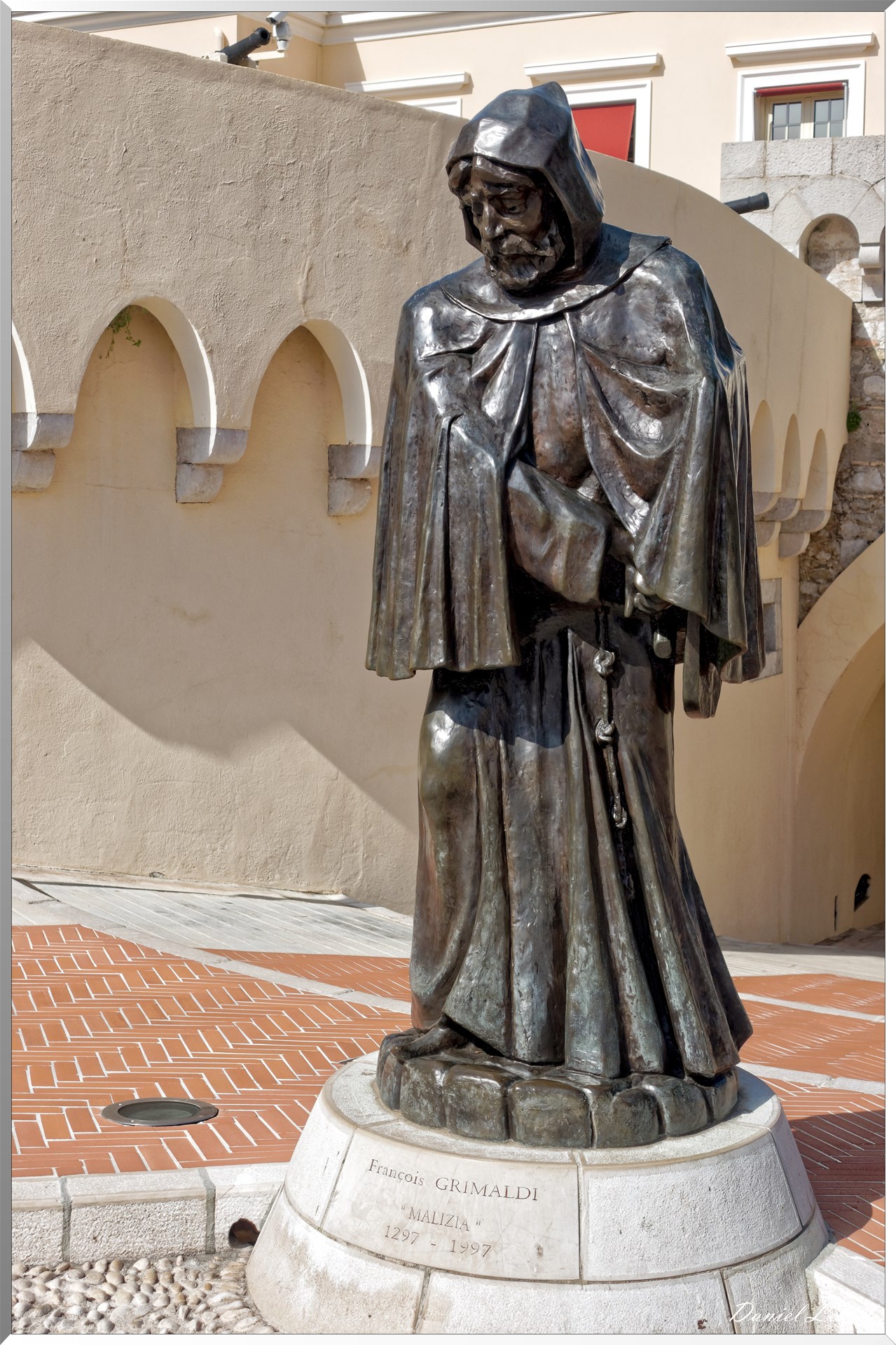 Statue de François Grimaldi sur la place du Palais des Princes de Monaco