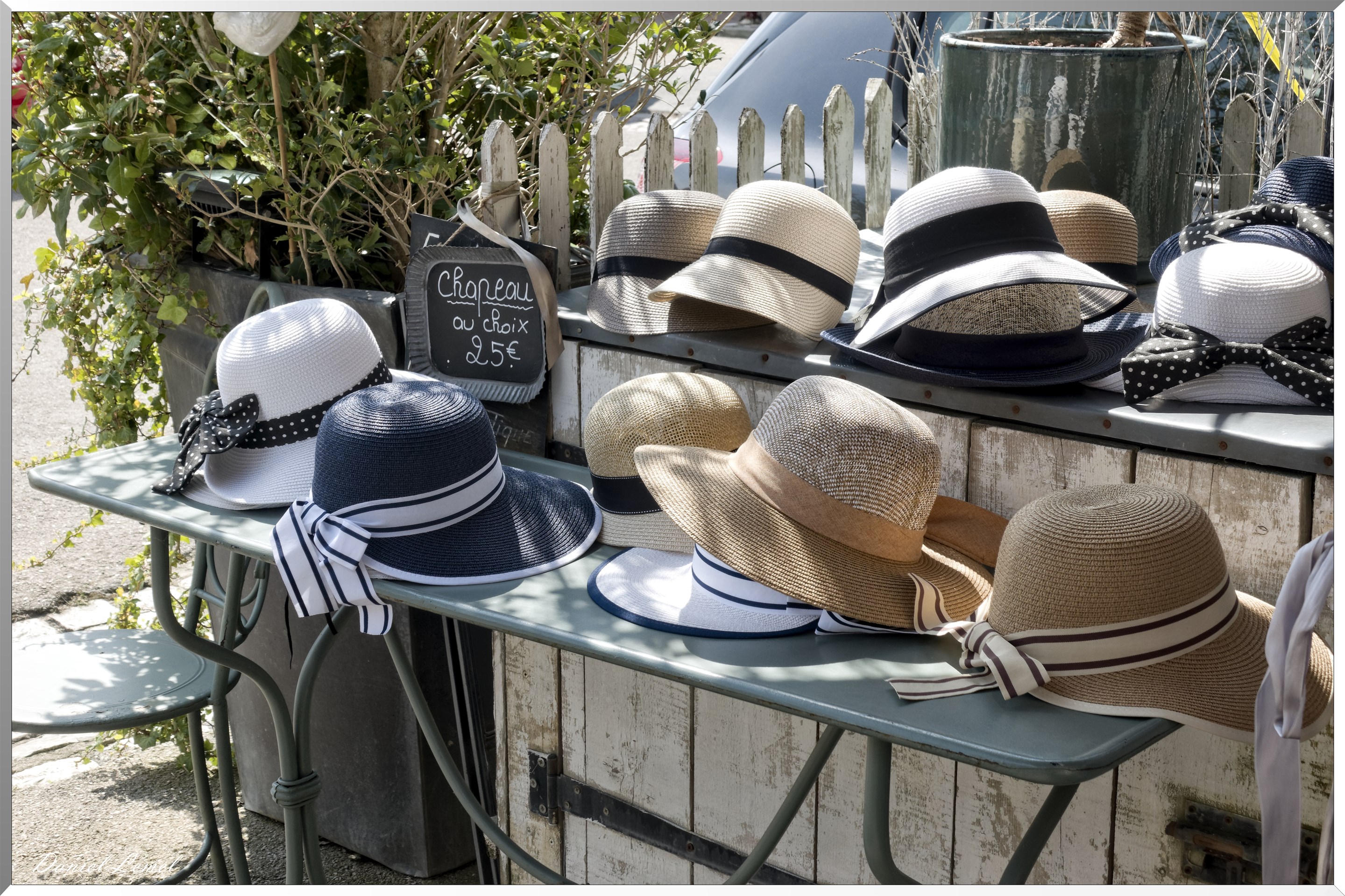 Chapeaux