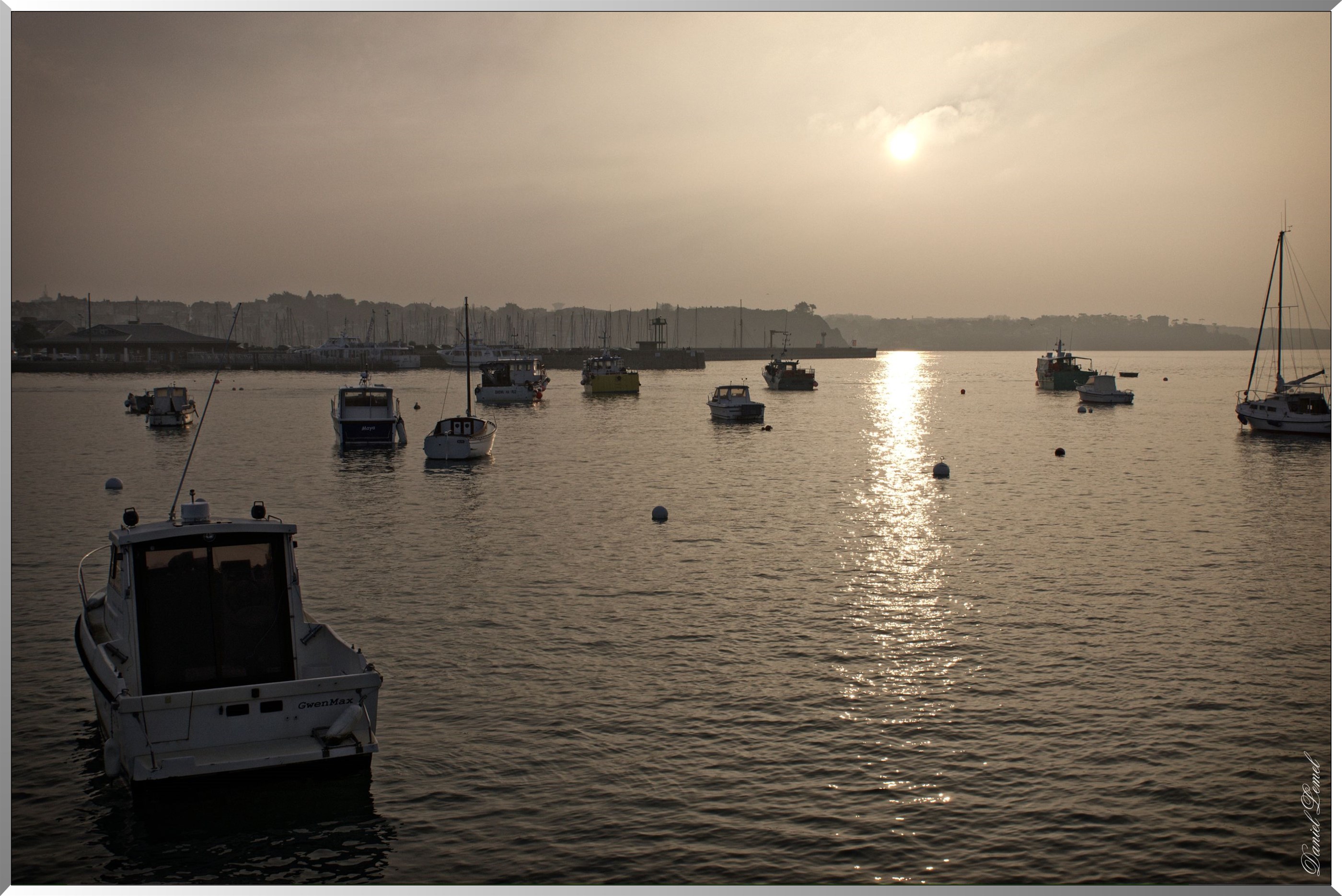 Levée de soleil sur le port