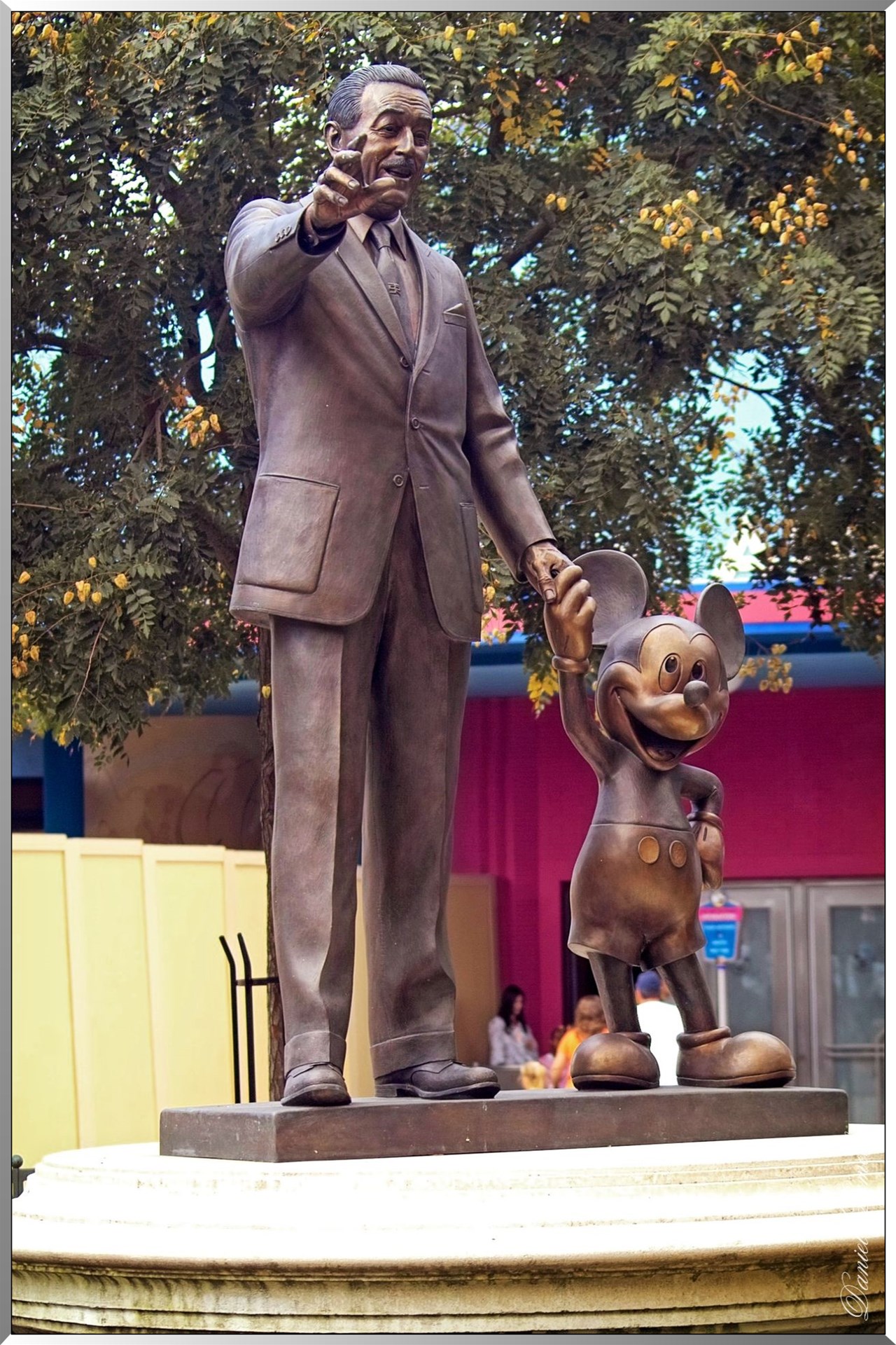 Walt Disney studios  -Statue Walt Disney et Mickey