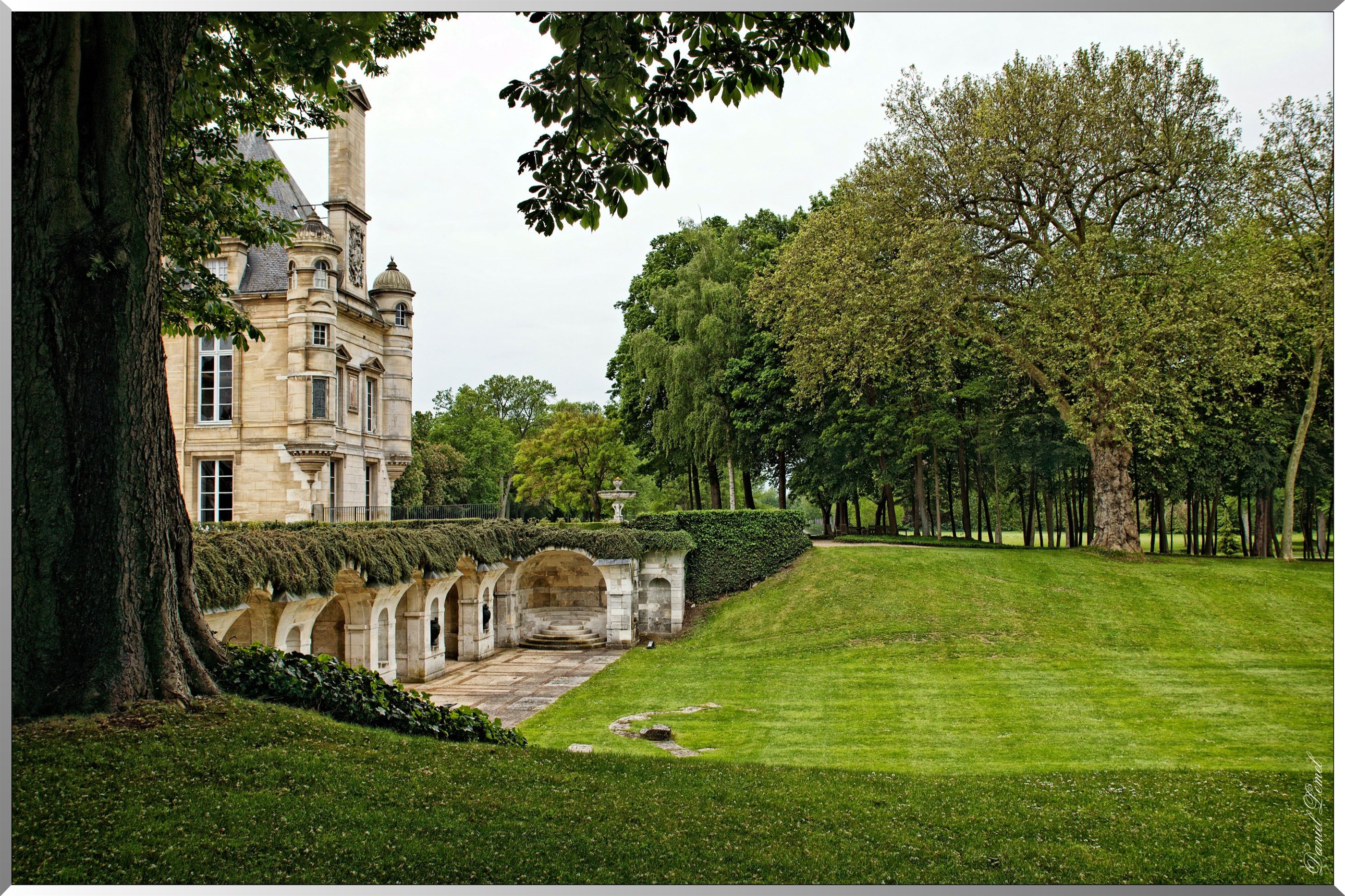 Le château et le cryptoportique