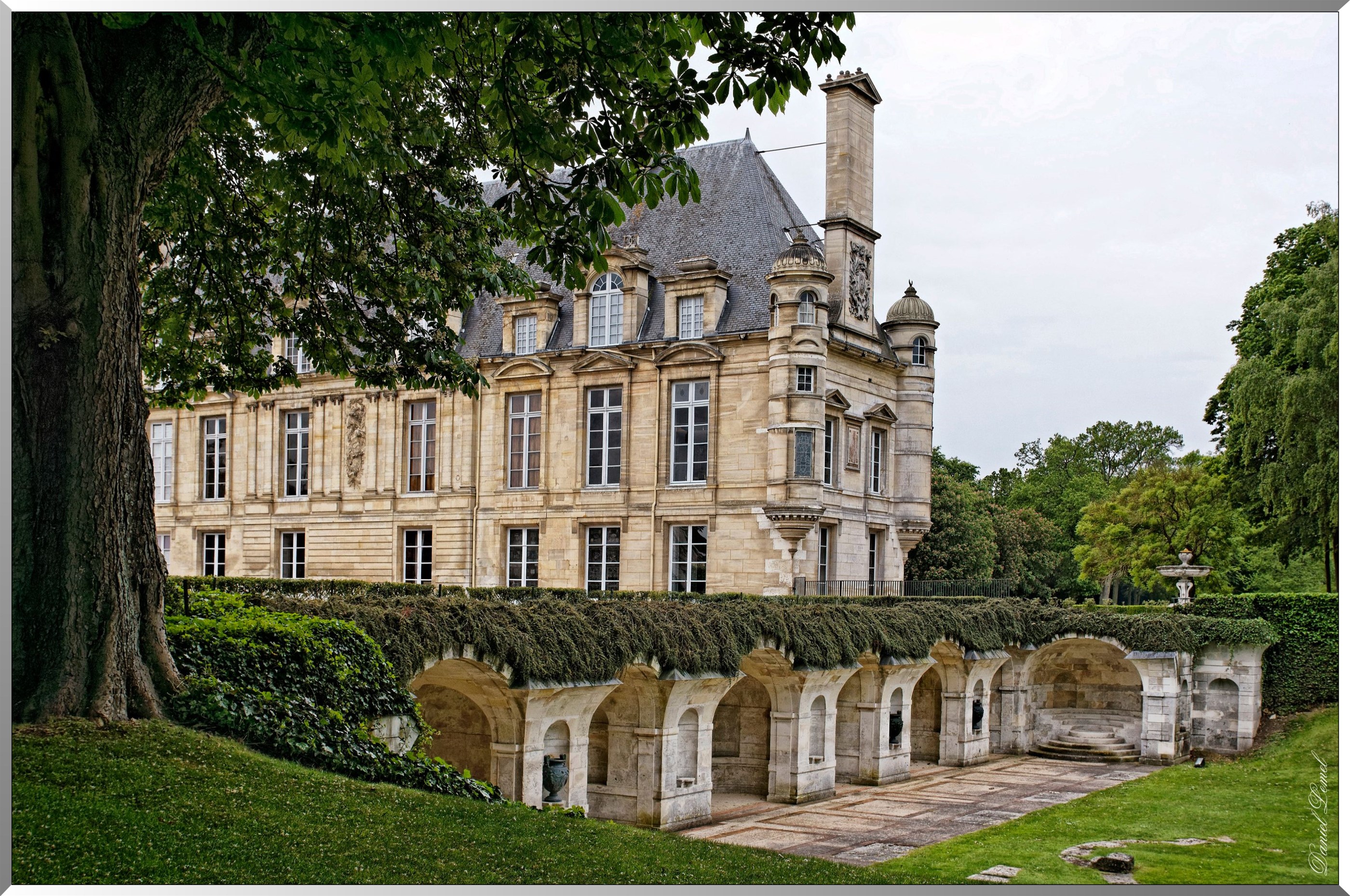 Le château et le cryptoportique