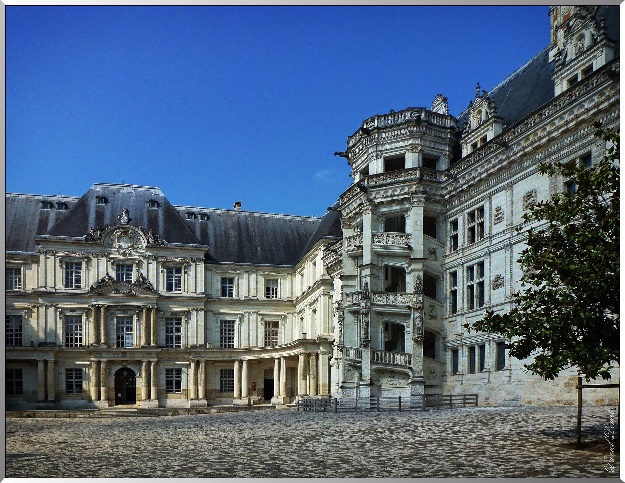 Cour chateau