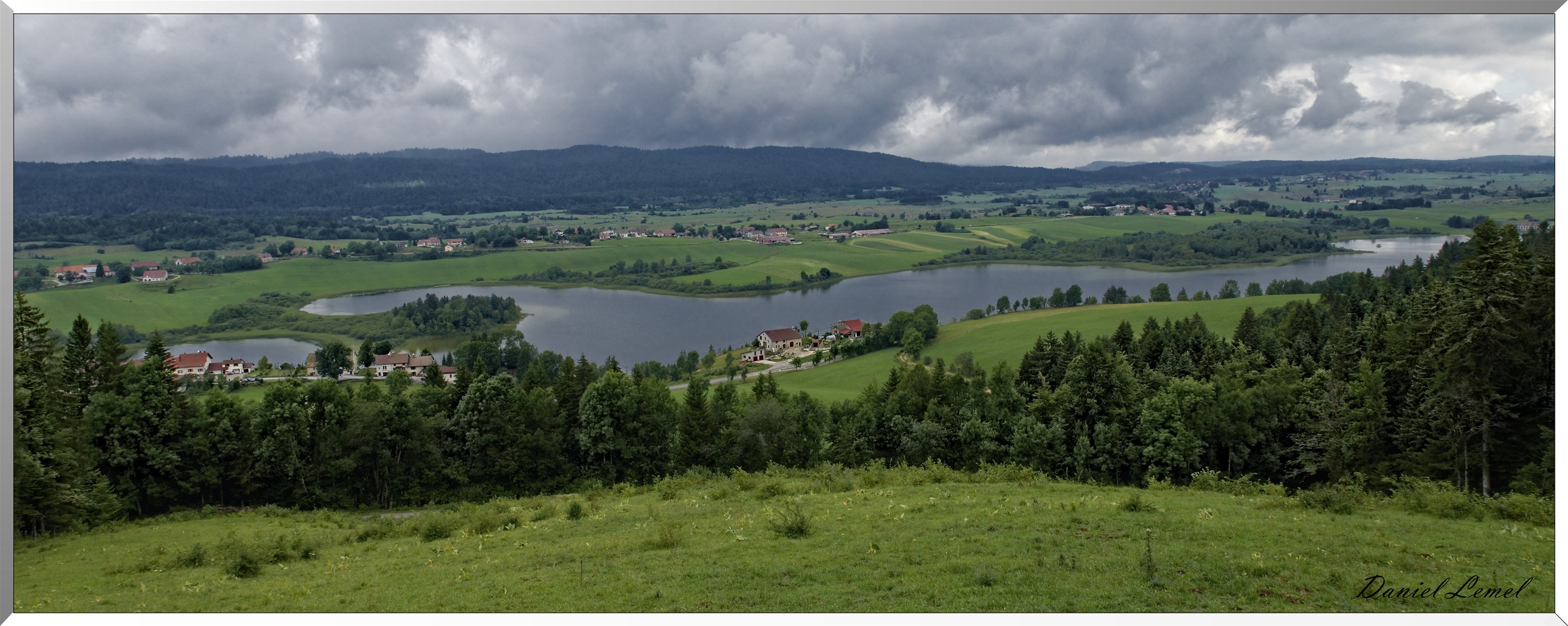 Le lac vu du Belvédère du Moulin