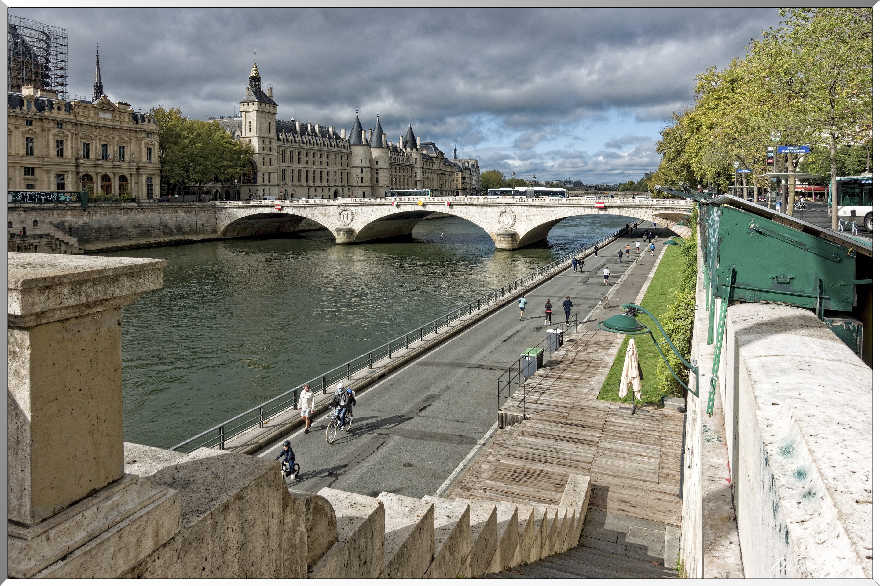 Le Pont au Change et la Conciergerie
