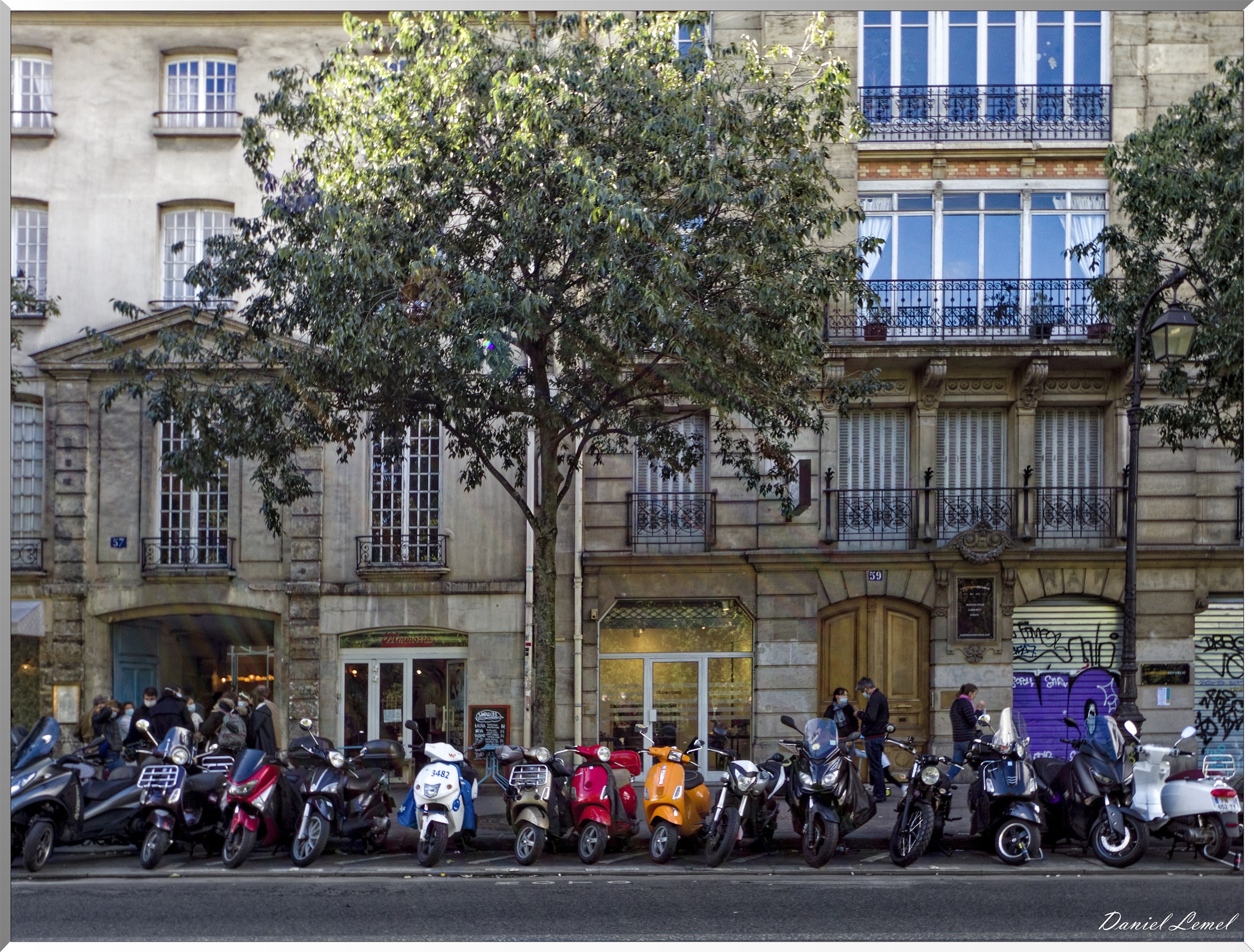 Rue de Bretagne - Cyclomoteurs
