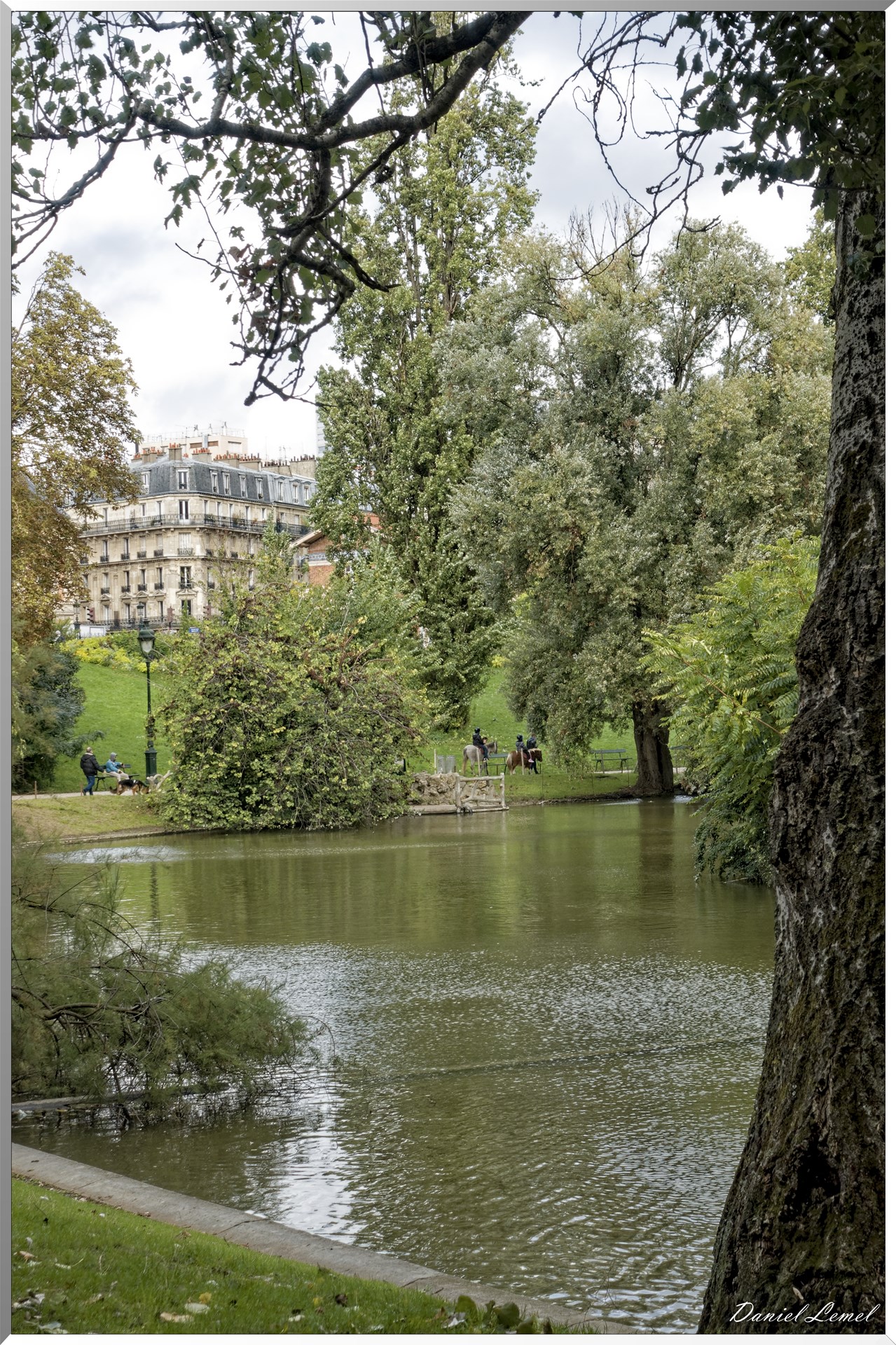 Parc des Buttes-Chaumont - Le lac