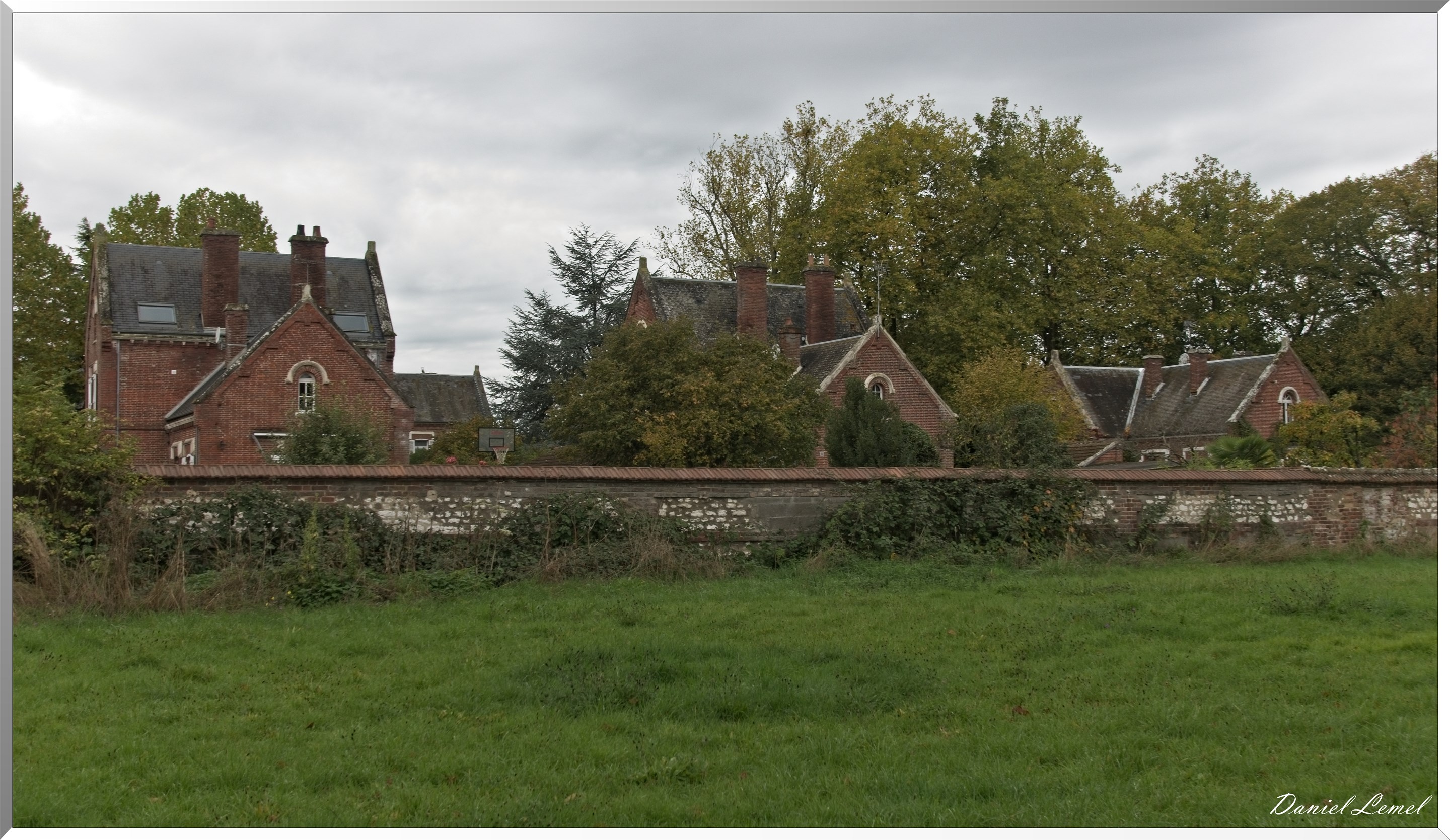 Les Douaires