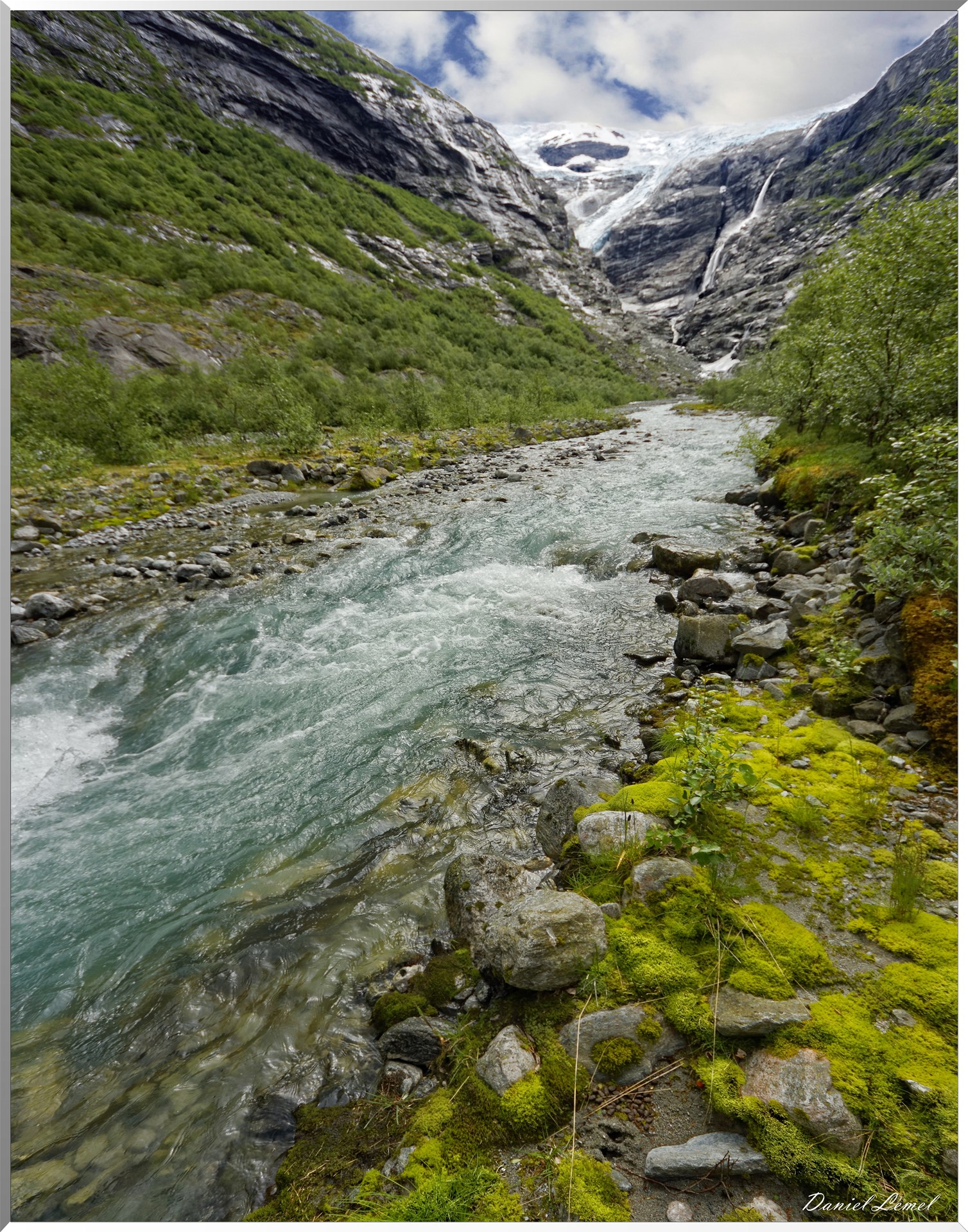 Kjenndal Glacier