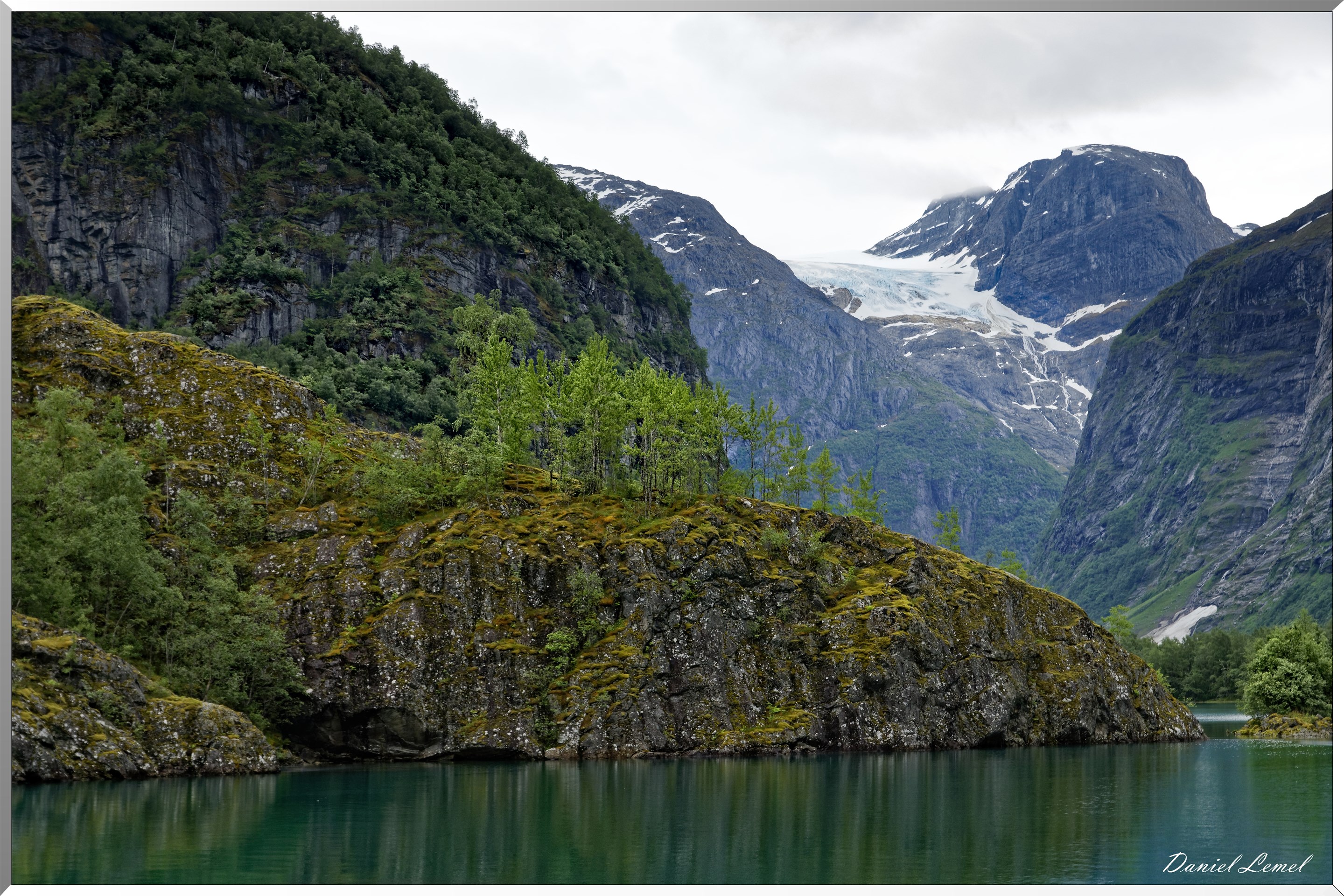 Kjenndal Glacier