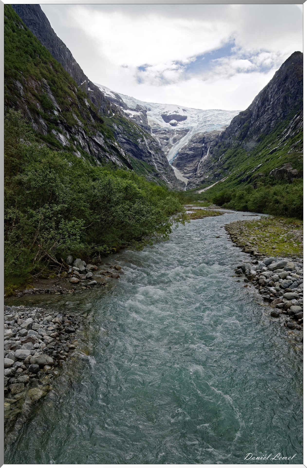 Kjenndal Glacier