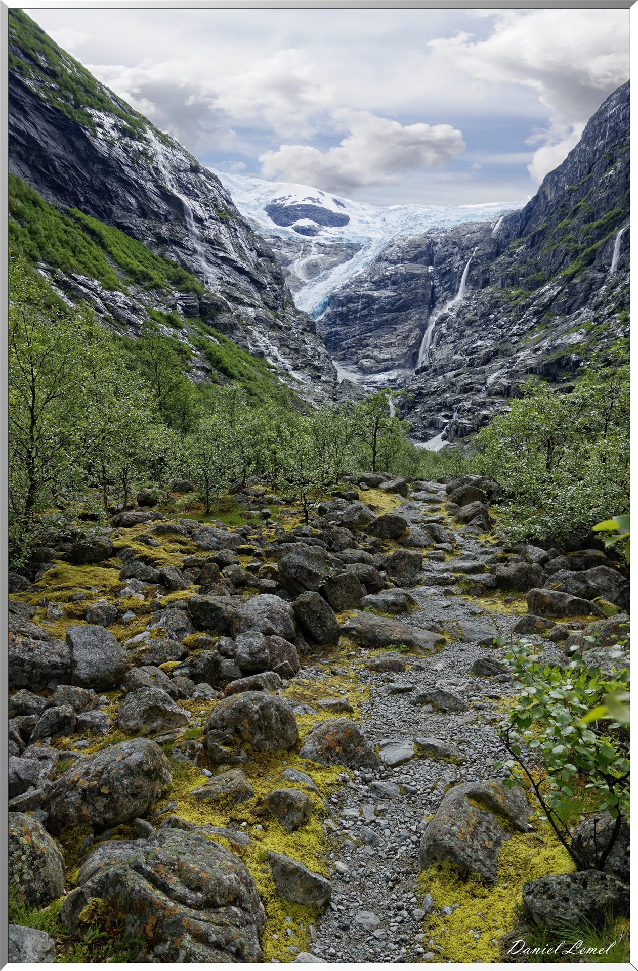 Kjenndal Glacier